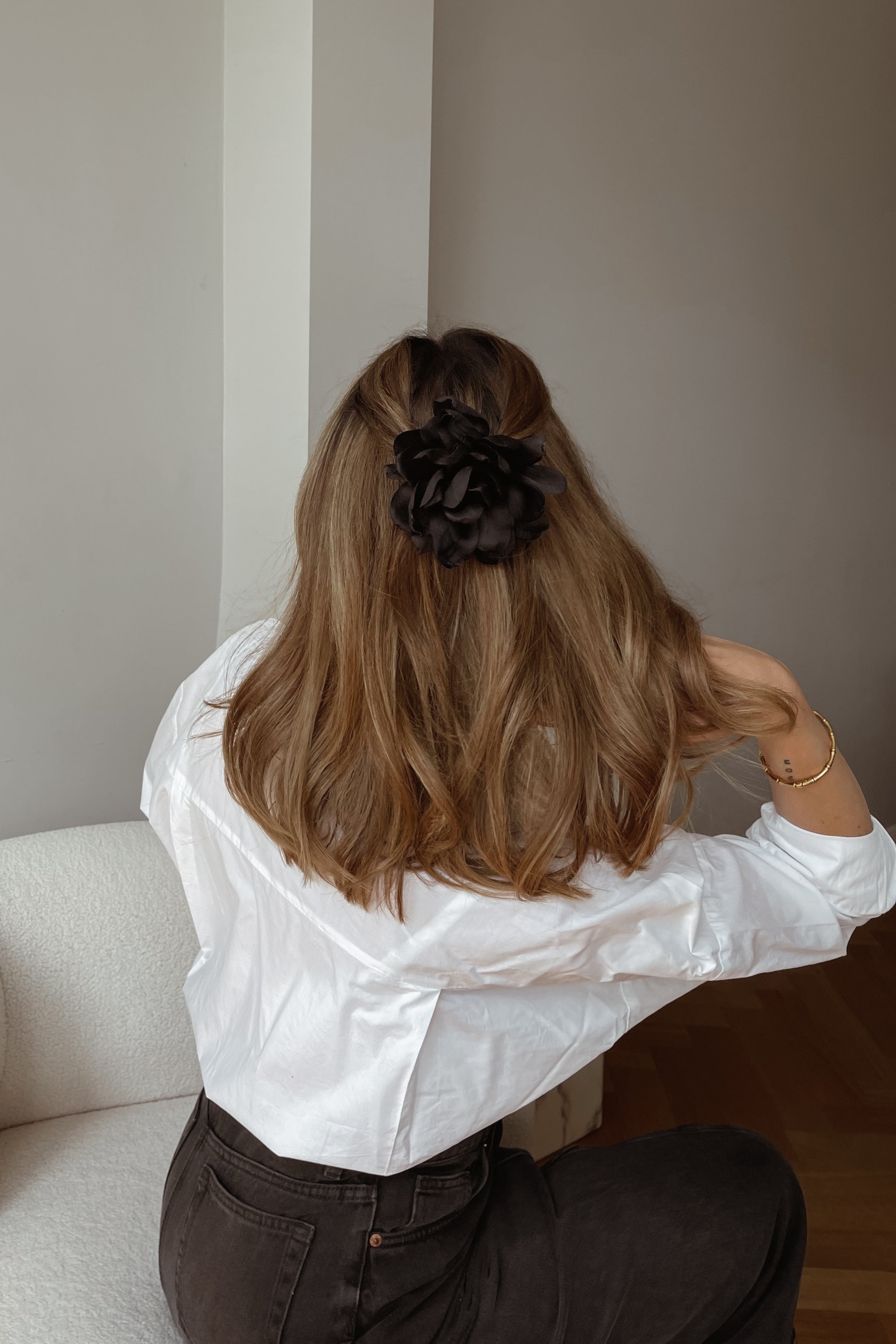 Xandra Flower - has waterproof, durable, elegant and vintage inspired jewelry