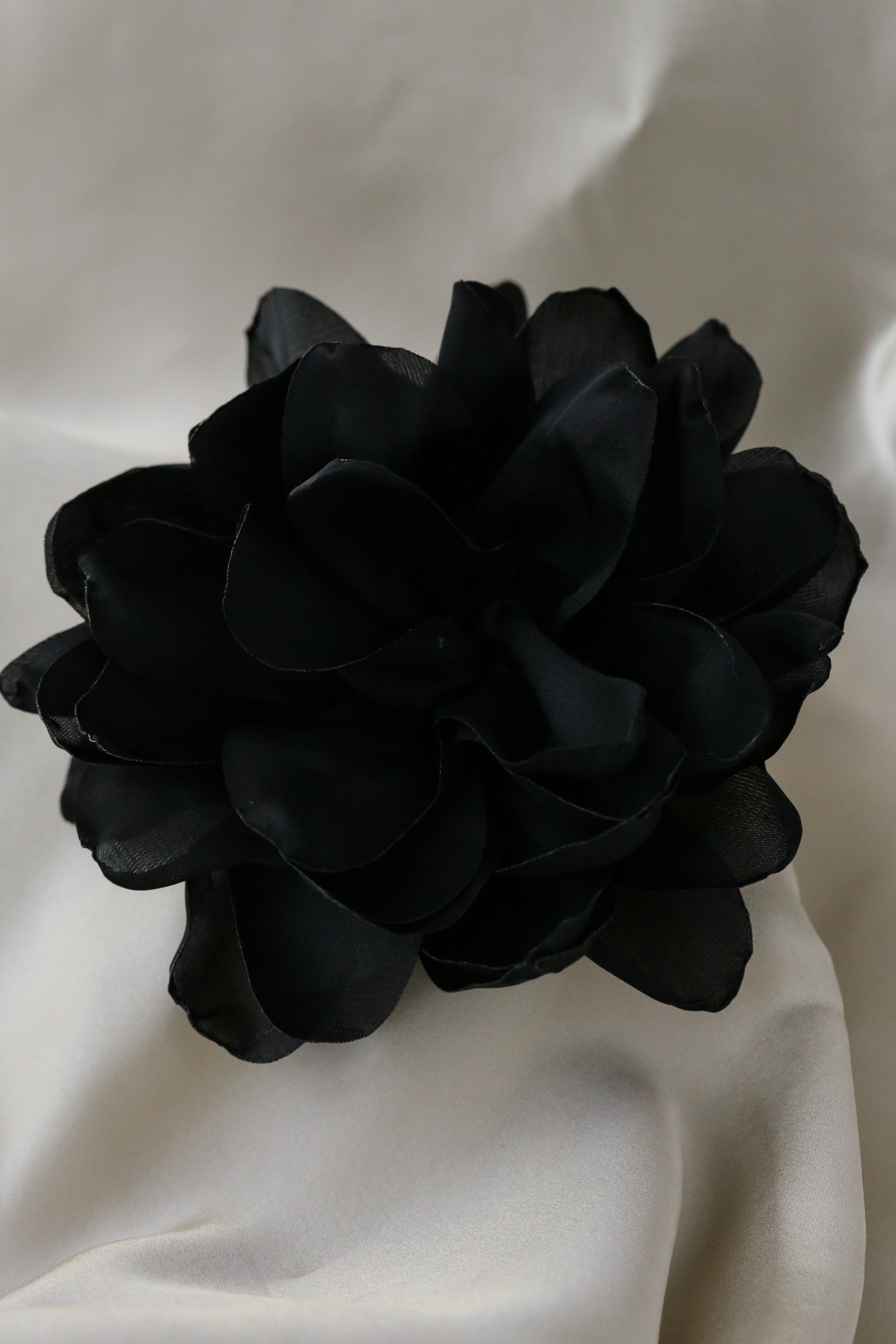 Xandra Flower - has waterproof, durable, elegant and vintage inspired jewelry