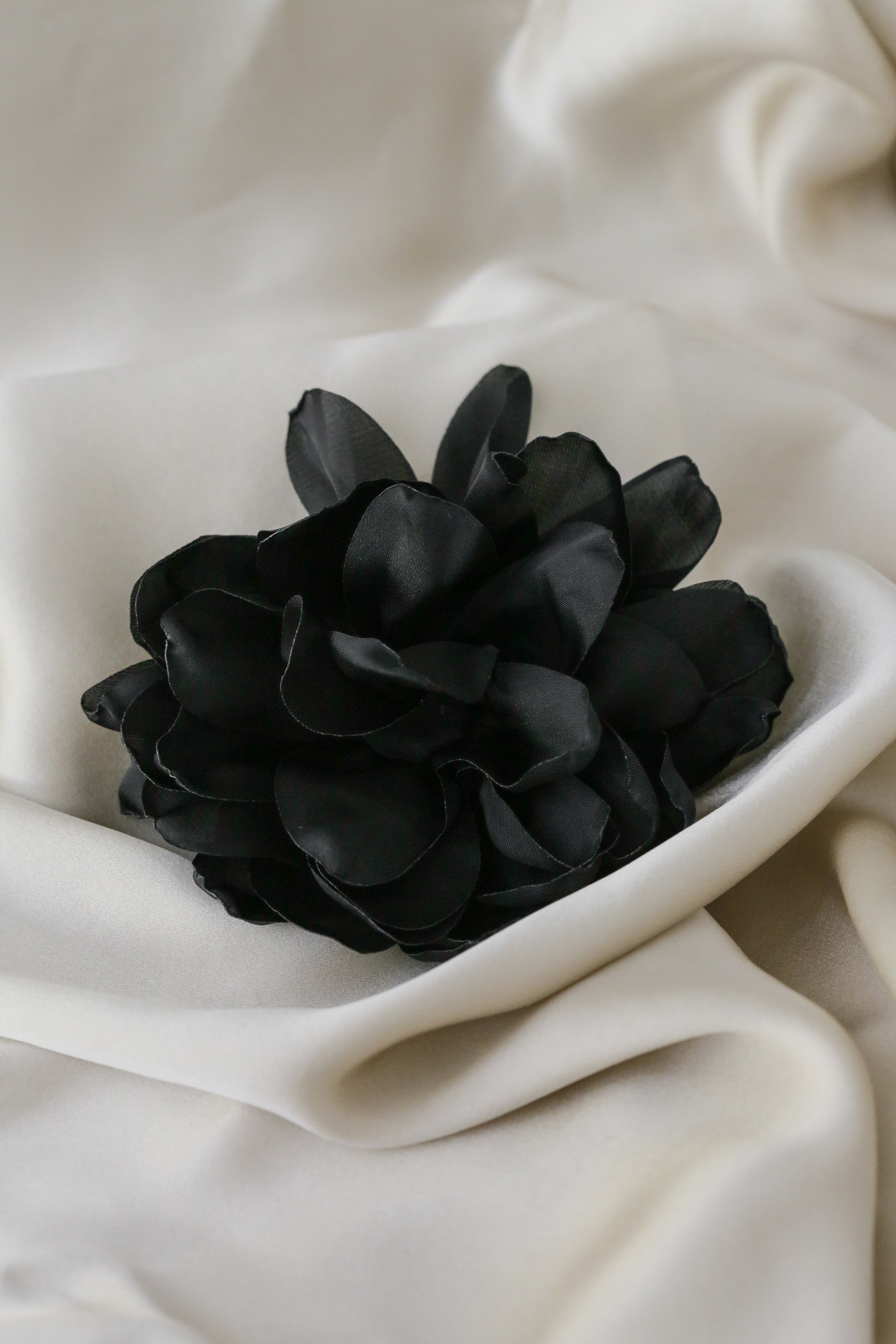 Xandra Flower - has waterproof, durable, elegant and vintage inspired jewelry