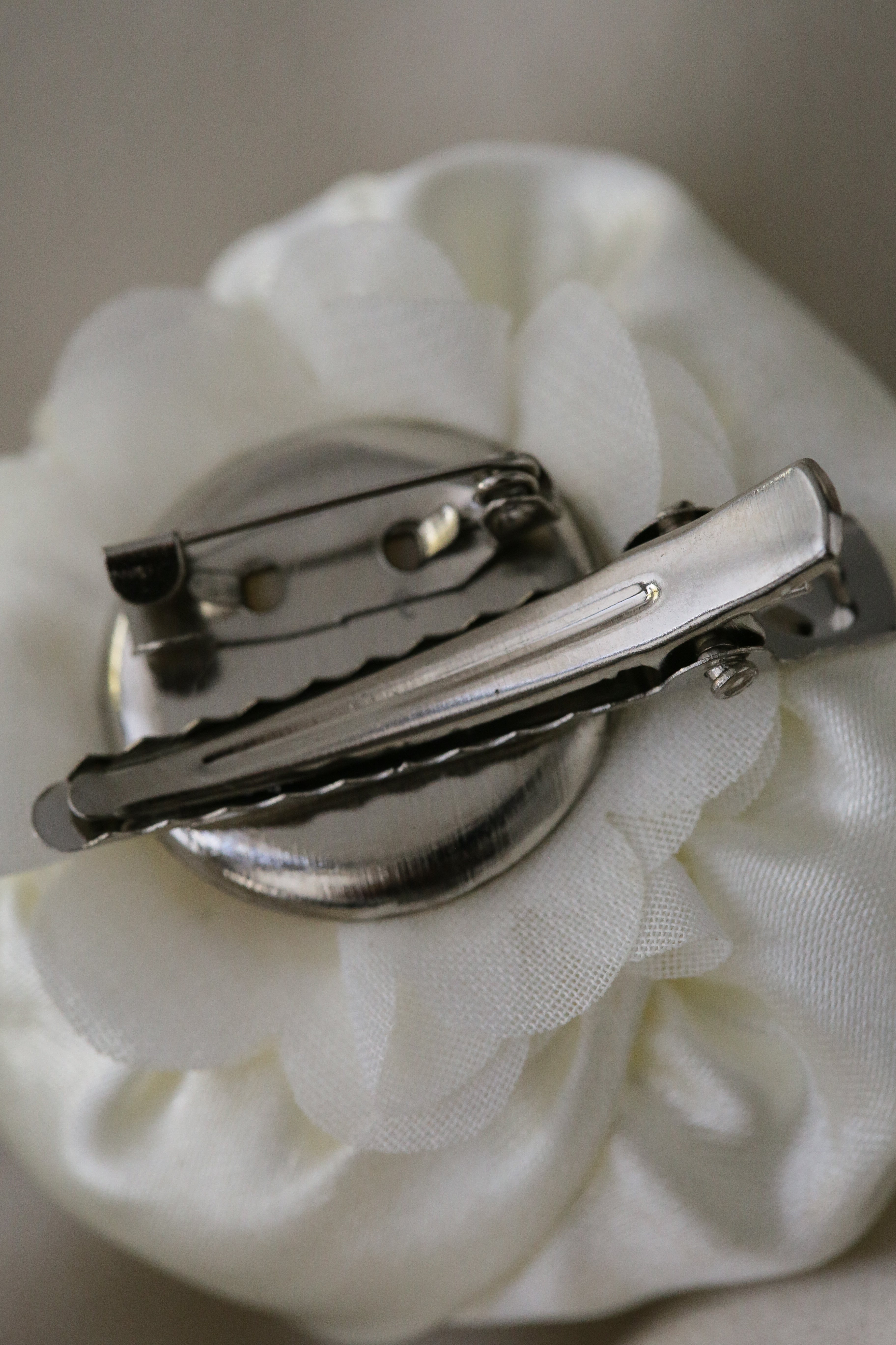 Xavia Rose - has waterproof, durable, elegant and vintage inspired jewelry