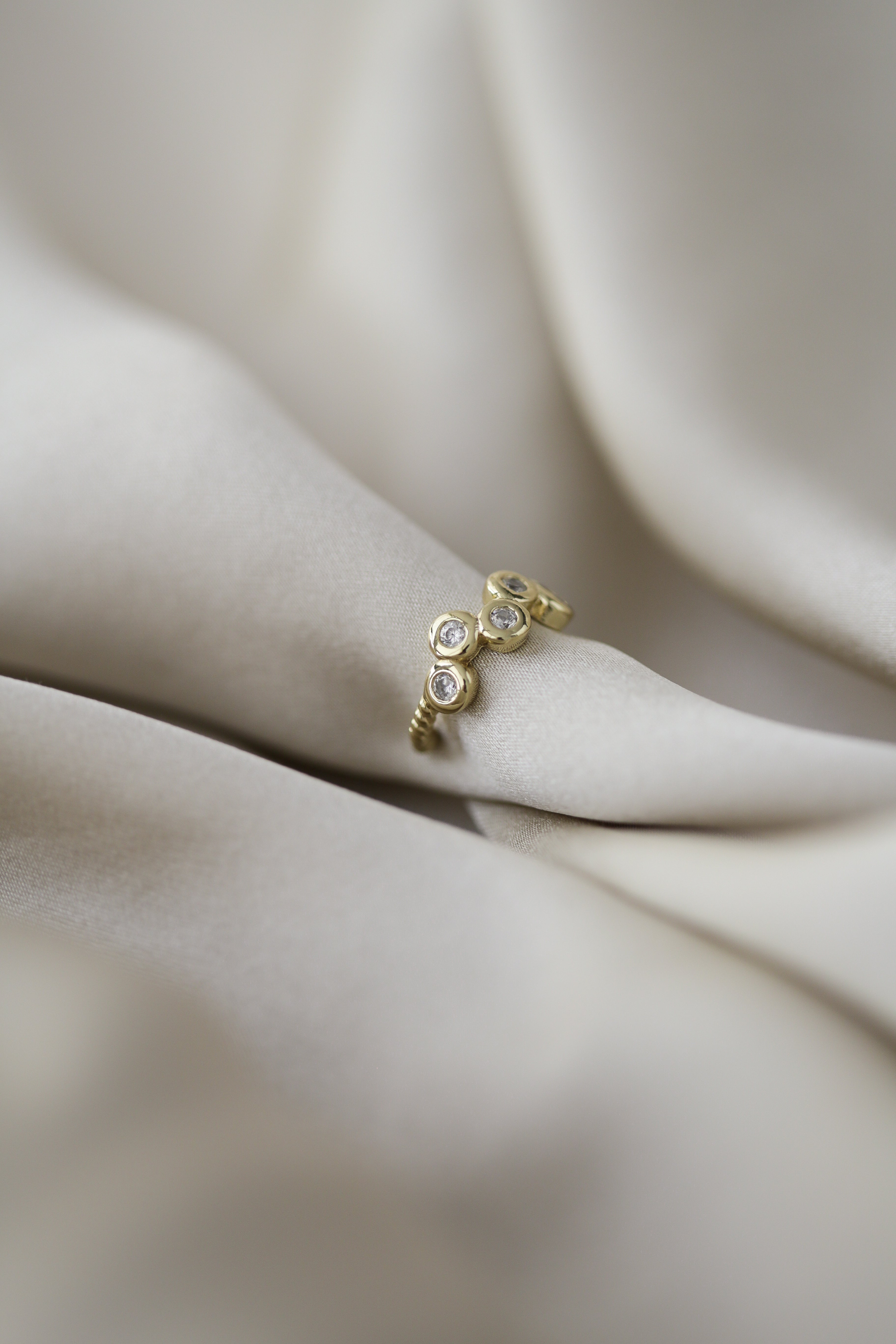 Xilin Ear Cuff - Boutique Minimaliste has waterproof, durable, elegant and vintage inspired jewelry