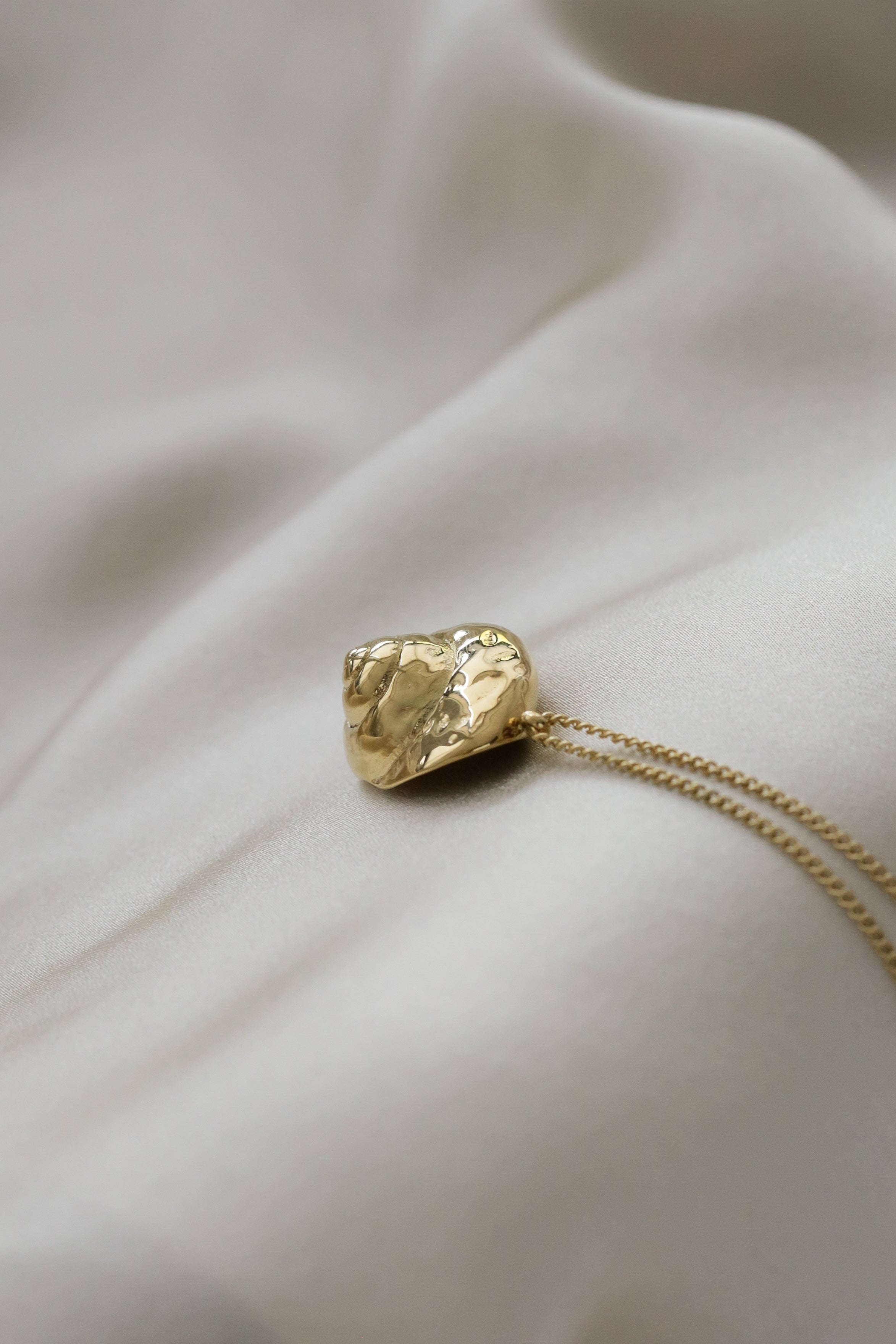 Xulia Necklace - Boutique Minimaliste has waterproof, durable, elegant and vintage inspired jewelry