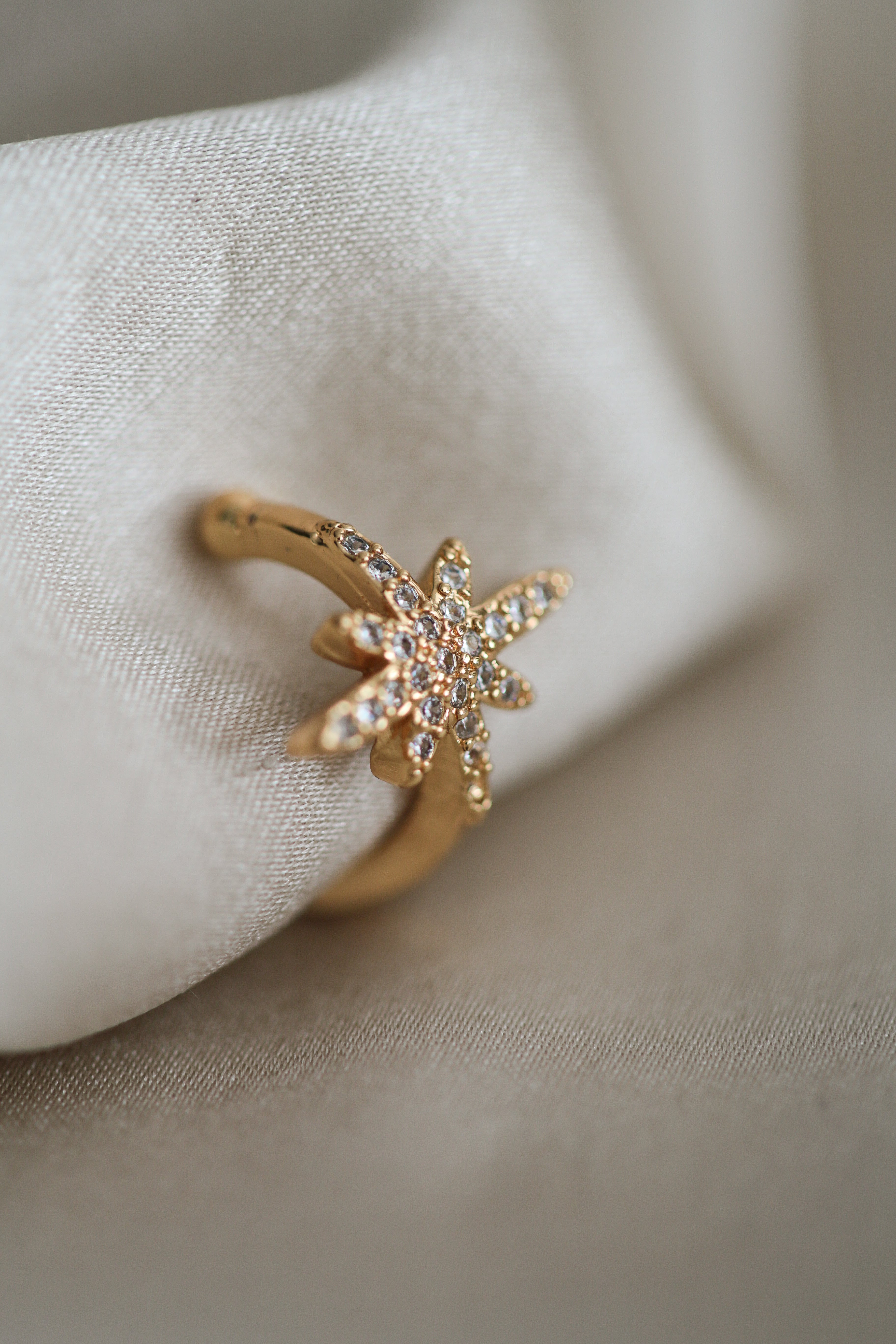 Zaira Ear Cuff - Boutique Minimaliste has waterproof, durable, elegant and vintage inspired jewelry