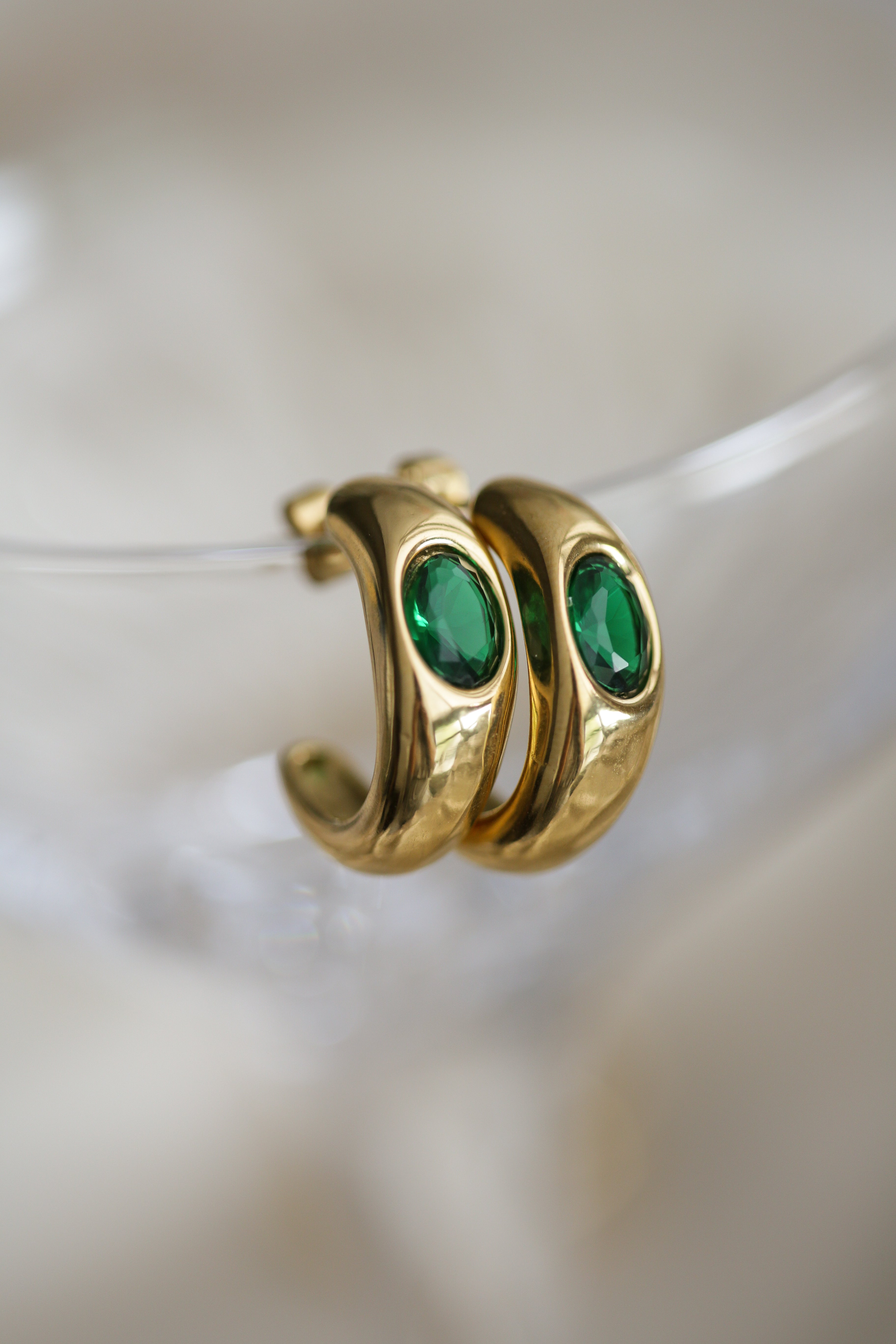 Zoe Hoops - Boutique Minimaliste has waterproof, durable, elegant and vintage inspired jewelry