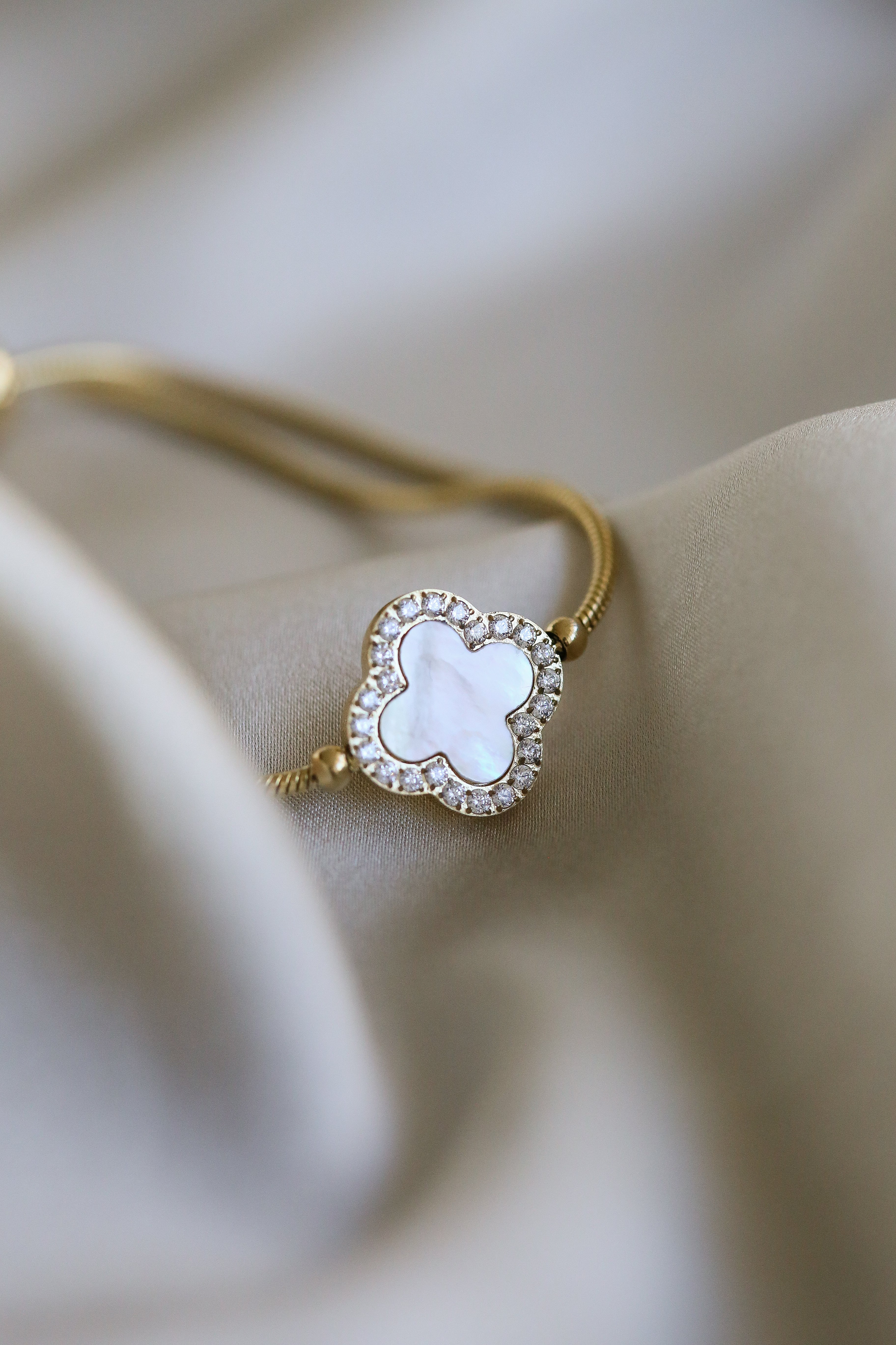 Mila Bracelet - Boutique Minimaliste has waterproof, durable, elegant and vintage inspired jewelry