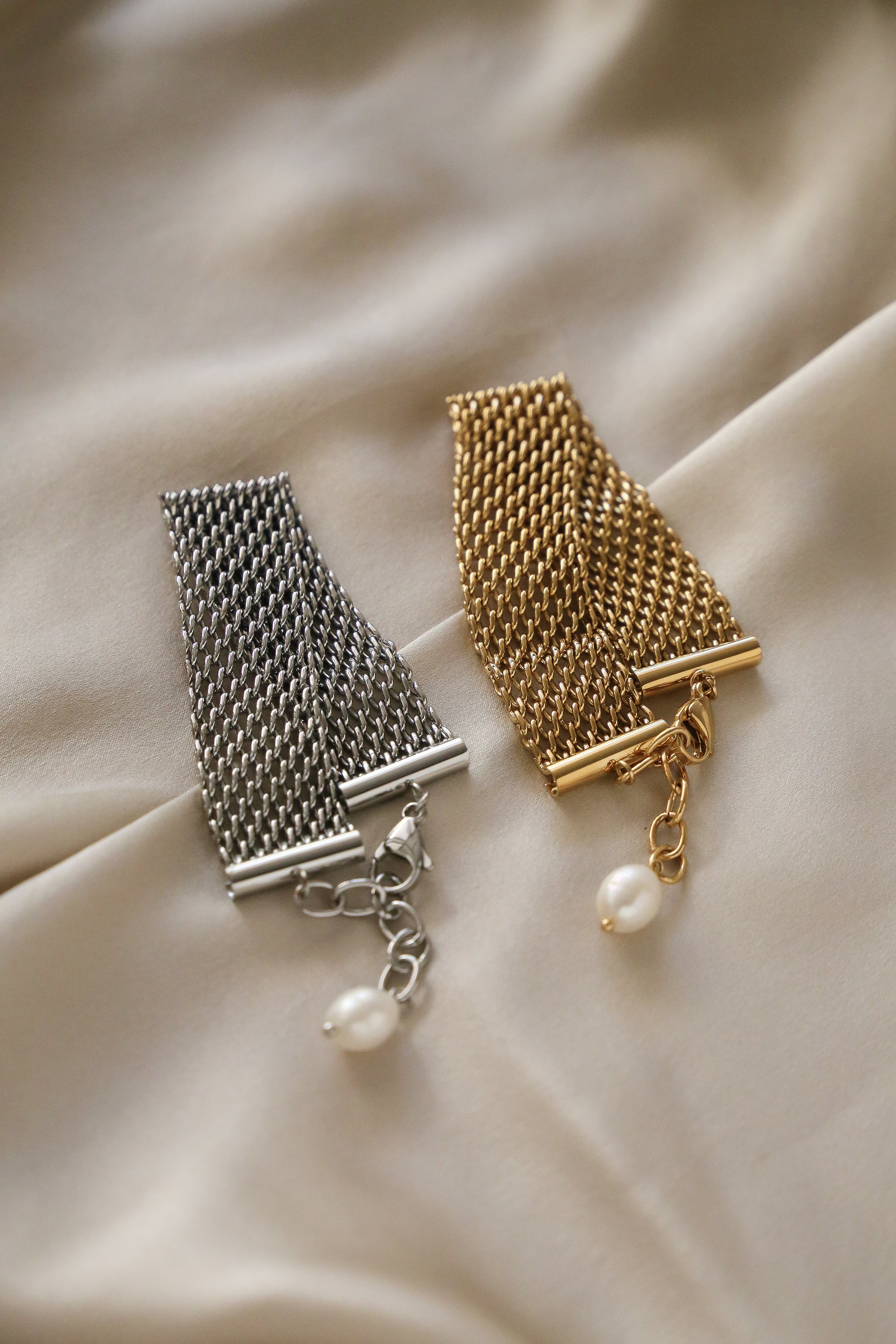Noemi Bracelet - Boutique Minimaliste has waterproof, durable, elegant and vintage inspired jewelry