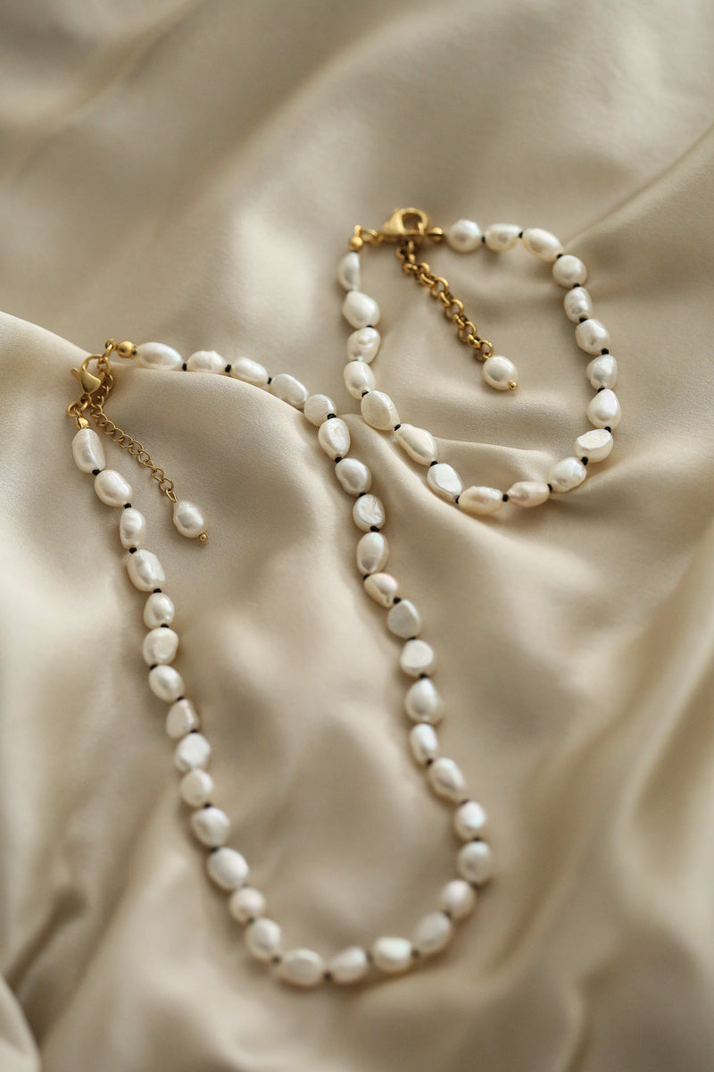 Ora Necklace - Boutique Minimaliste has waterproof, durable, elegant and vintage inspired jewelry