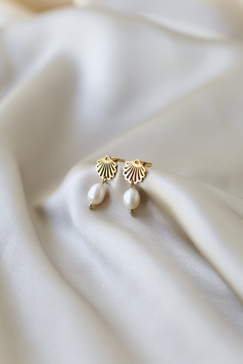Frida Earrings - Boutique Minimaliste has waterproof, durable, elegant and vintage inspired jewelry