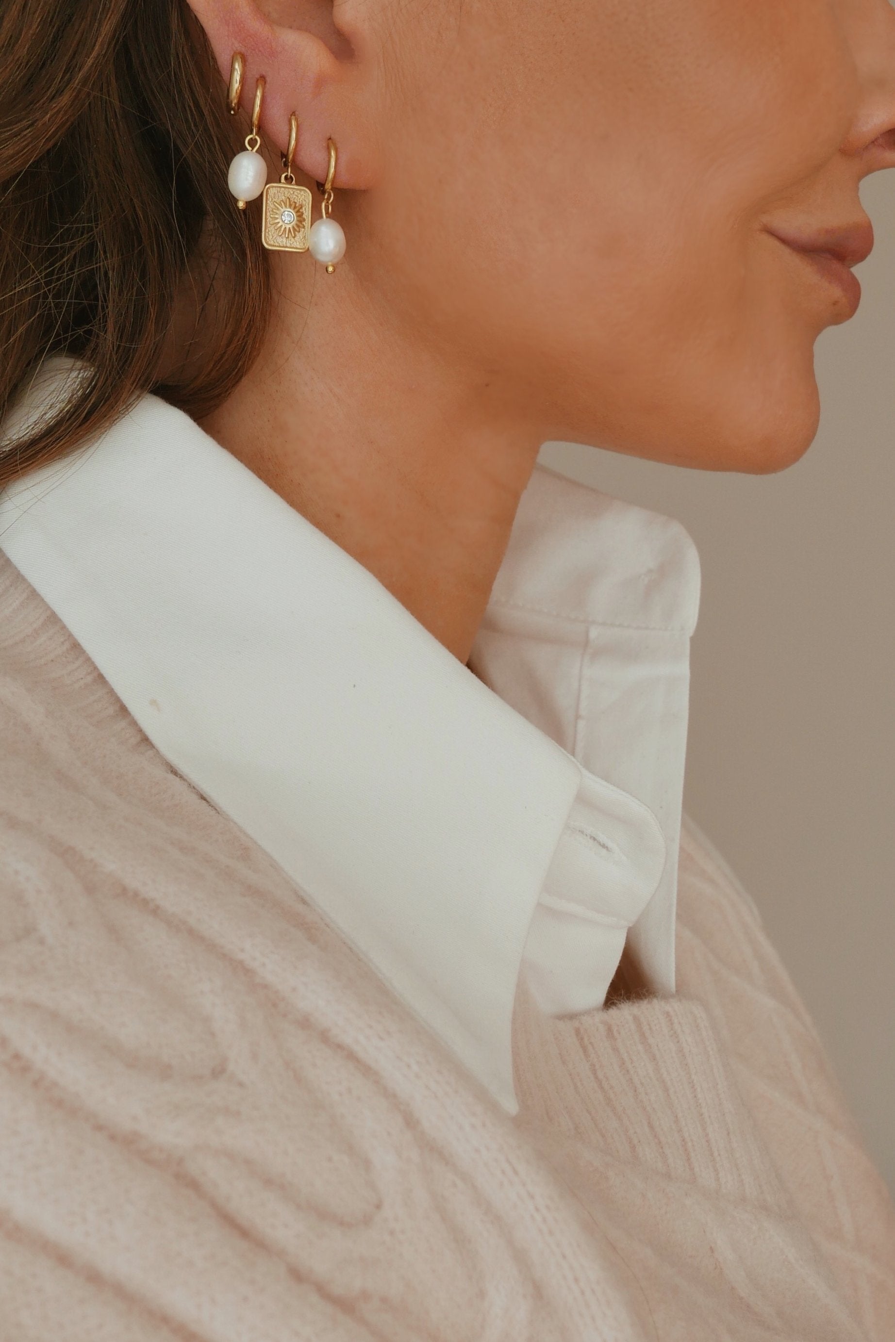 Aida Hoops - Boutique Minimaliste has waterproof, durable, elegant and vintage inspired jewelry
