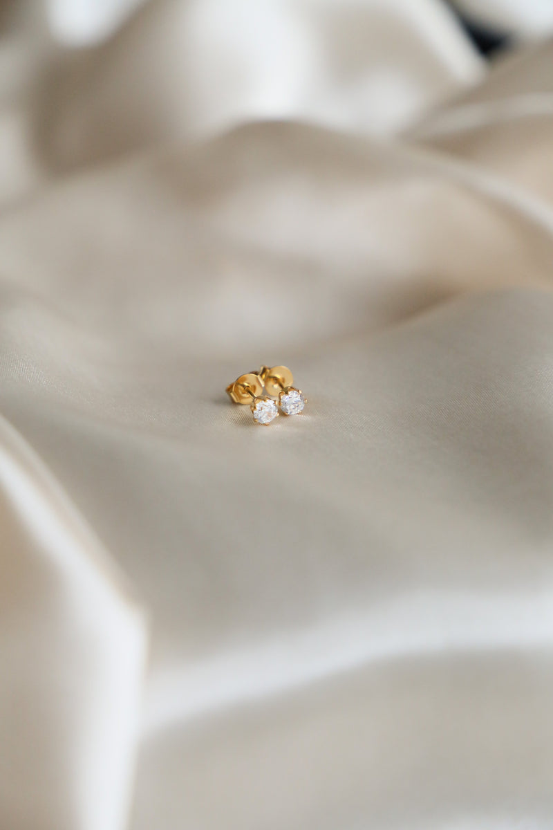 Alicia Stud Earrings - Boutique Minimaliste has waterproof, durable, elegant and vintage inspired jewelry
