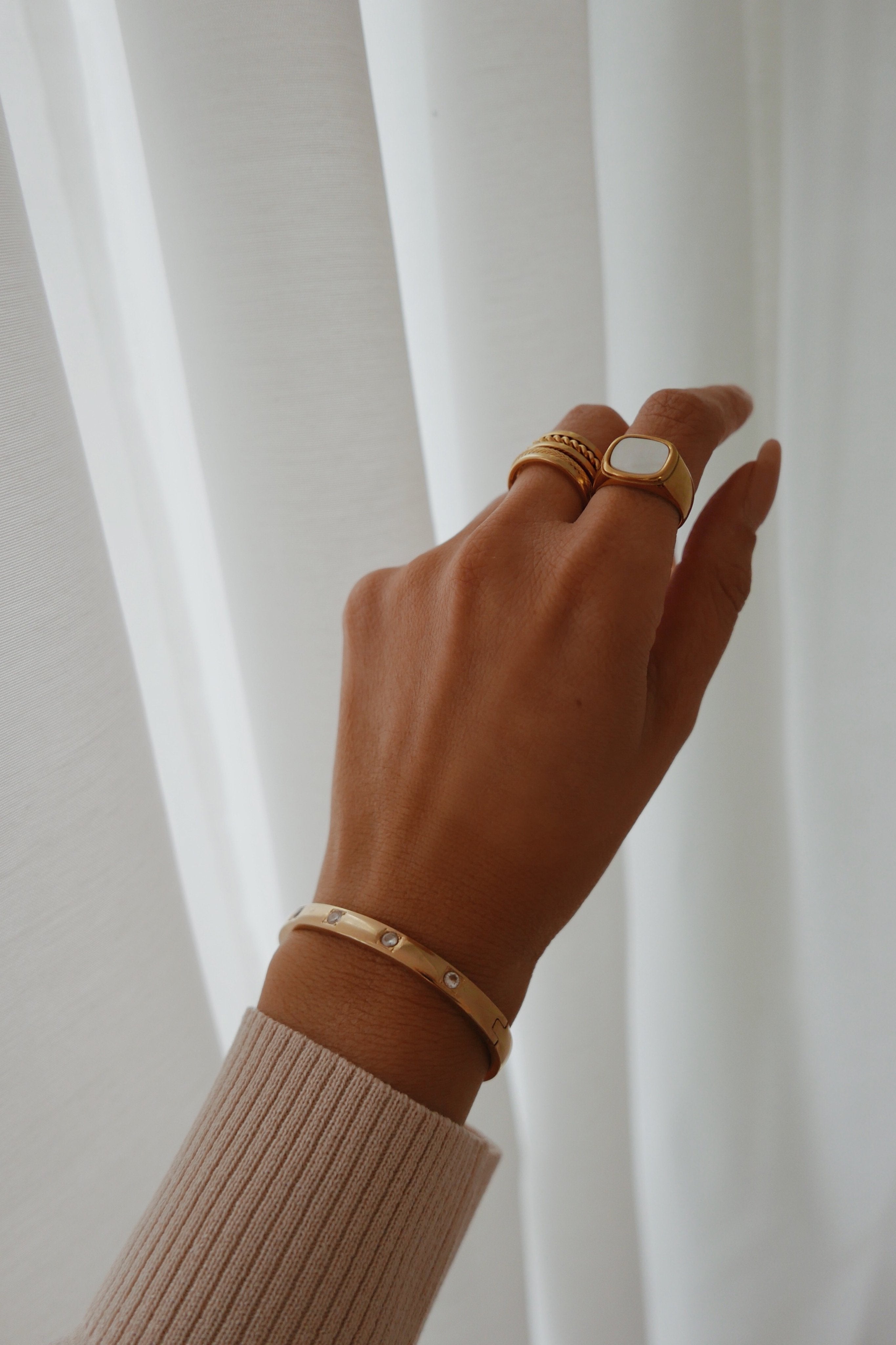 Amata Cuff - Boutique Minimaliste has waterproof, durable, elegant and vintage inspired jewelry