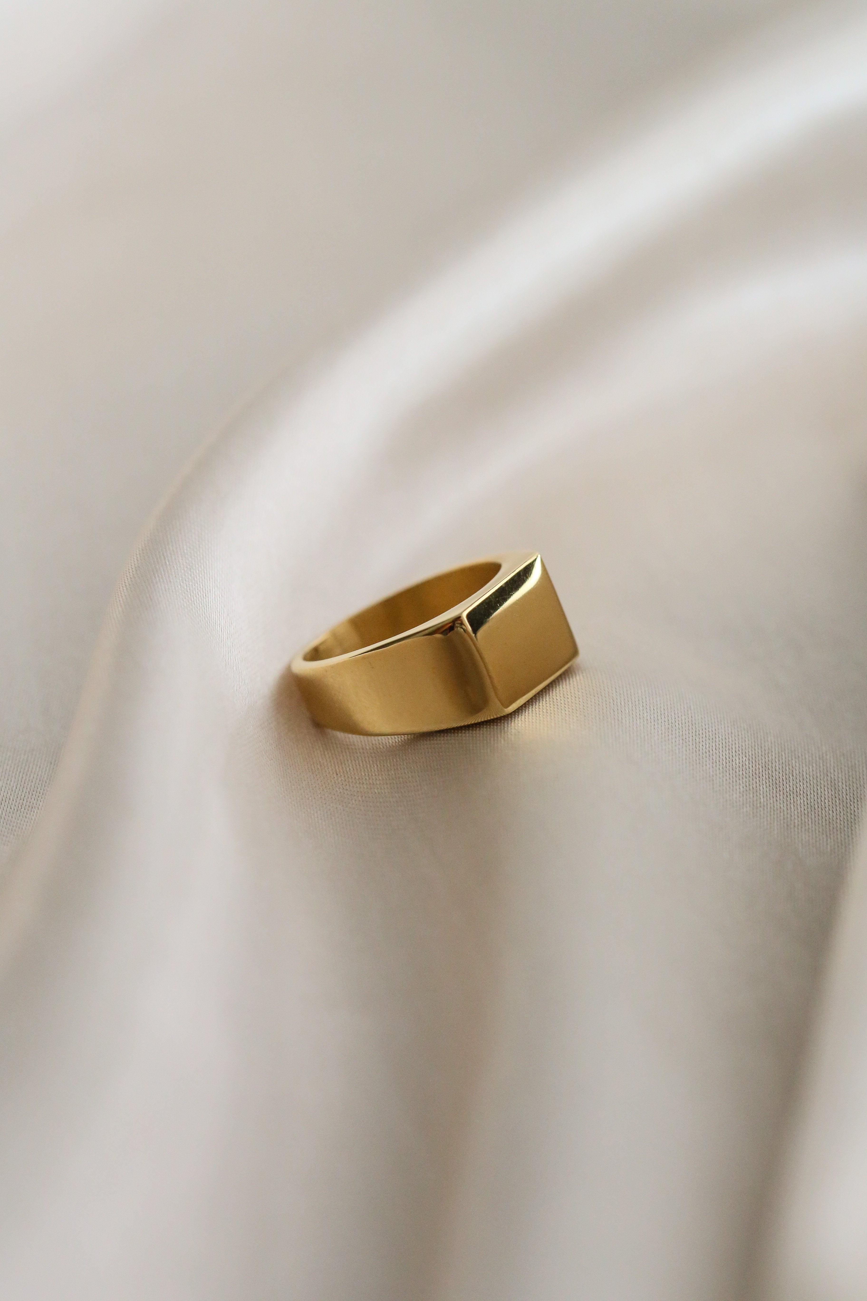 Anita Ring - Boutique Minimaliste has waterproof, durable, elegant and vintage inspired jewelry
