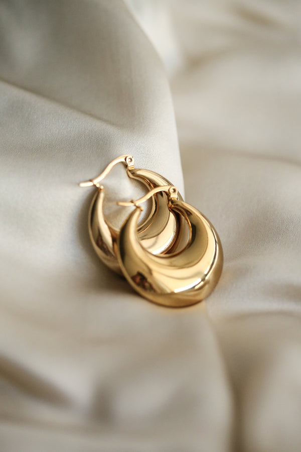 Antonia Hoop Earrings - Boutique Minimaliste has waterproof, durable, elegant and vintage inspired jewelry
