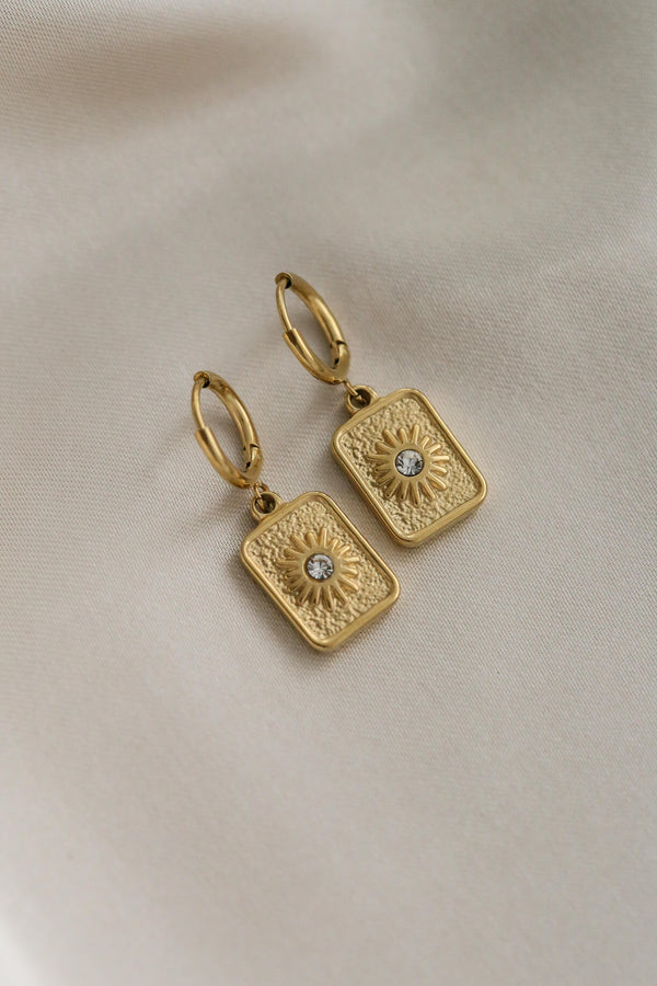 Ava Earrings - Boutique Minimaliste has waterproof, durable, elegant and vintage inspired jewelry