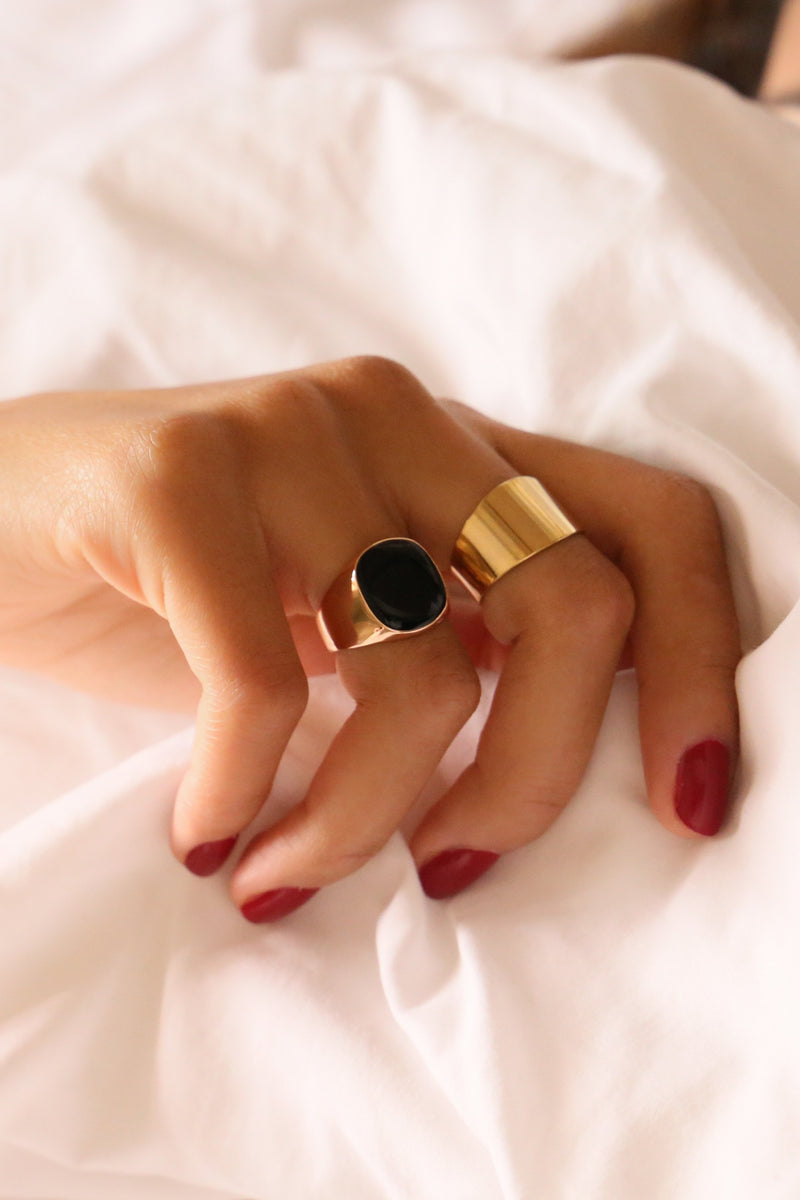 Black Signet Ring - Boutique Minimaliste has waterproof, durable, elegant and vintage inspired jewelry