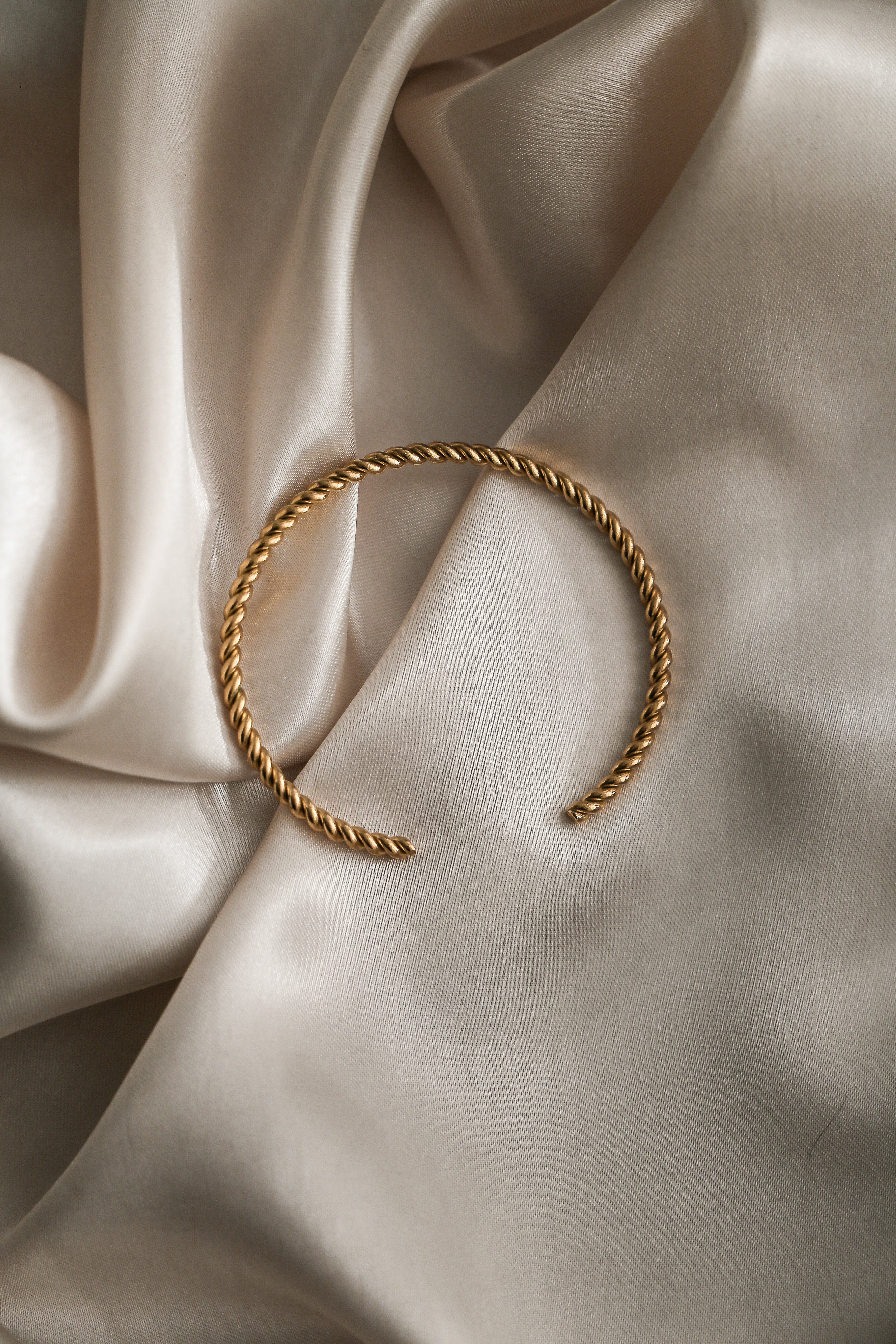 Camilla Cuff - Boutique Minimaliste has waterproof, durable, elegant and vintage inspired jewelry