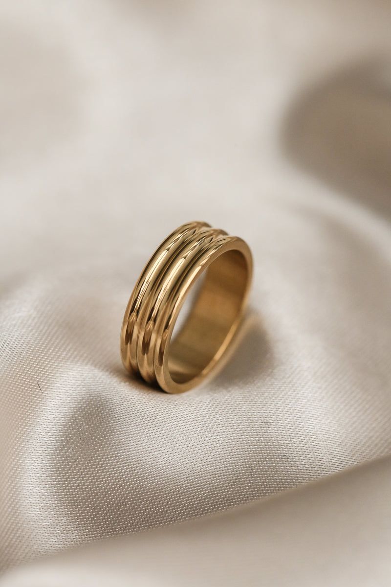 Carly Ring - Boutique Minimaliste has waterproof, durable, elegant and vintage inspired jewelry