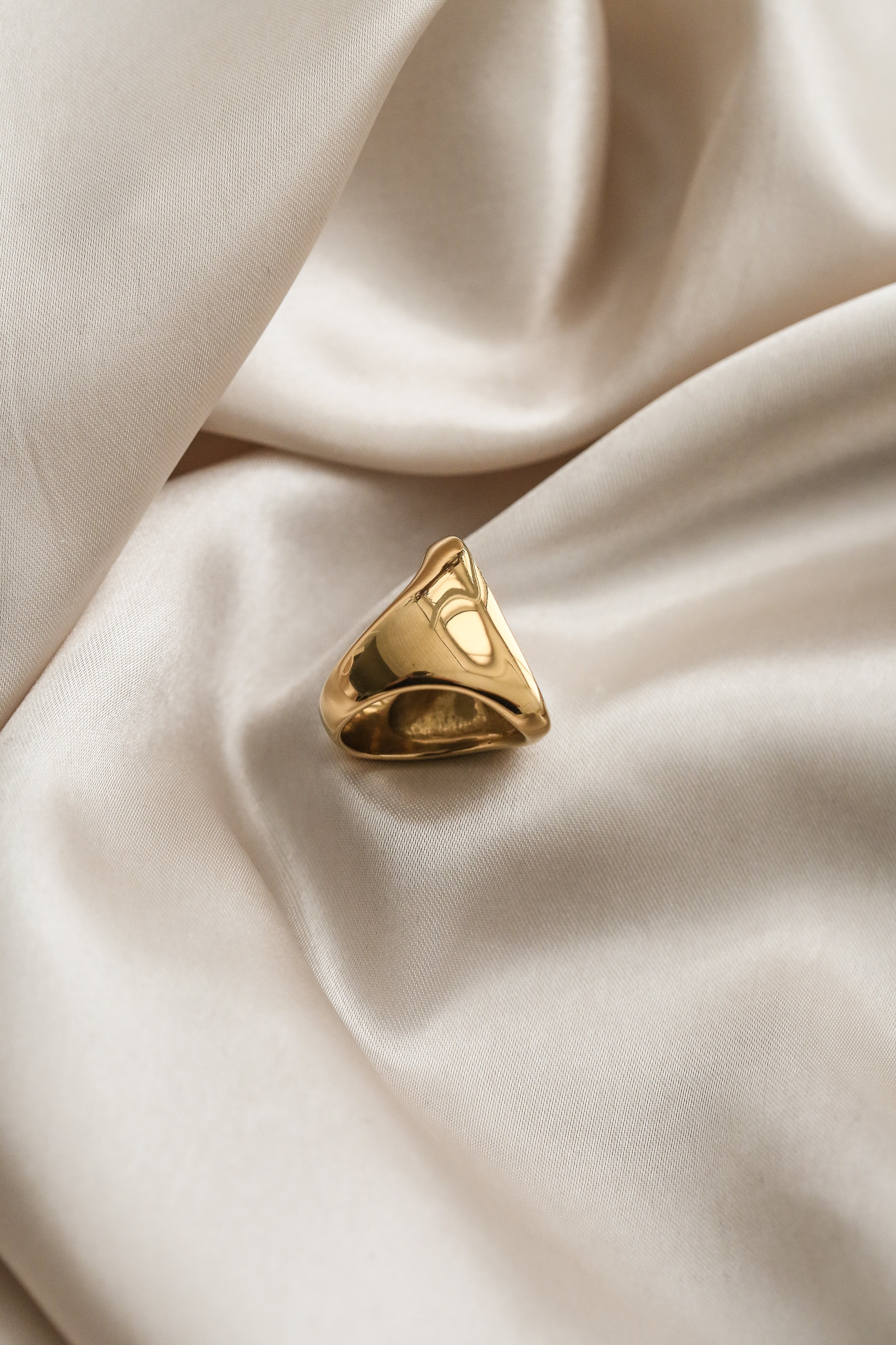 Cassandra Ring - Boutique Minimaliste has waterproof, durable, elegant and vintage inspired jewelry