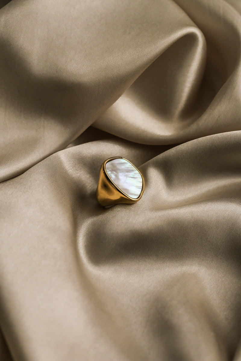 Cassandra Ring - Boutique Minimaliste has waterproof, durable, elegant and vintage inspired jewelry