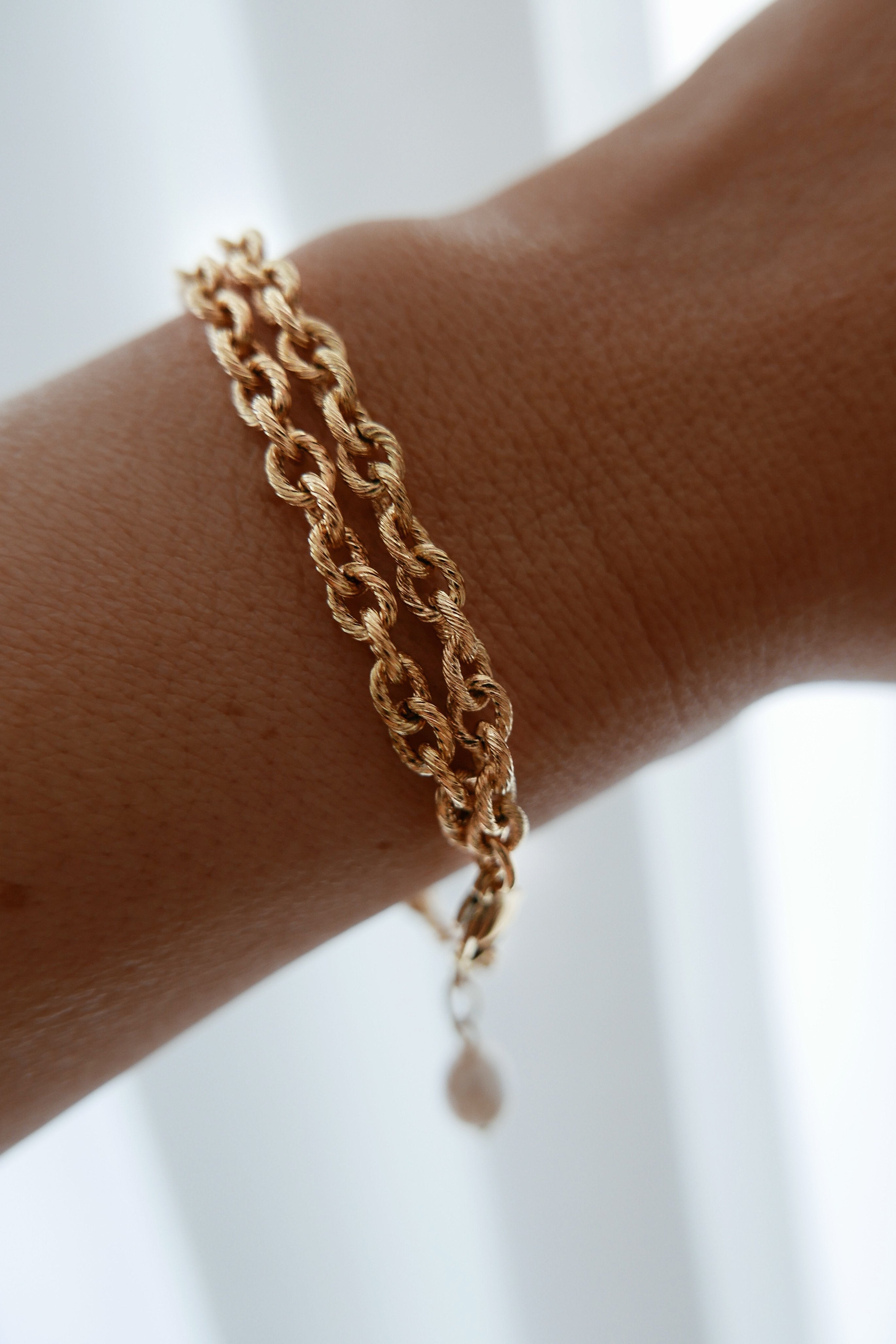 Claire Bracelet - Boutique Minimaliste has waterproof, durable, elegant and vintage inspired jewelry