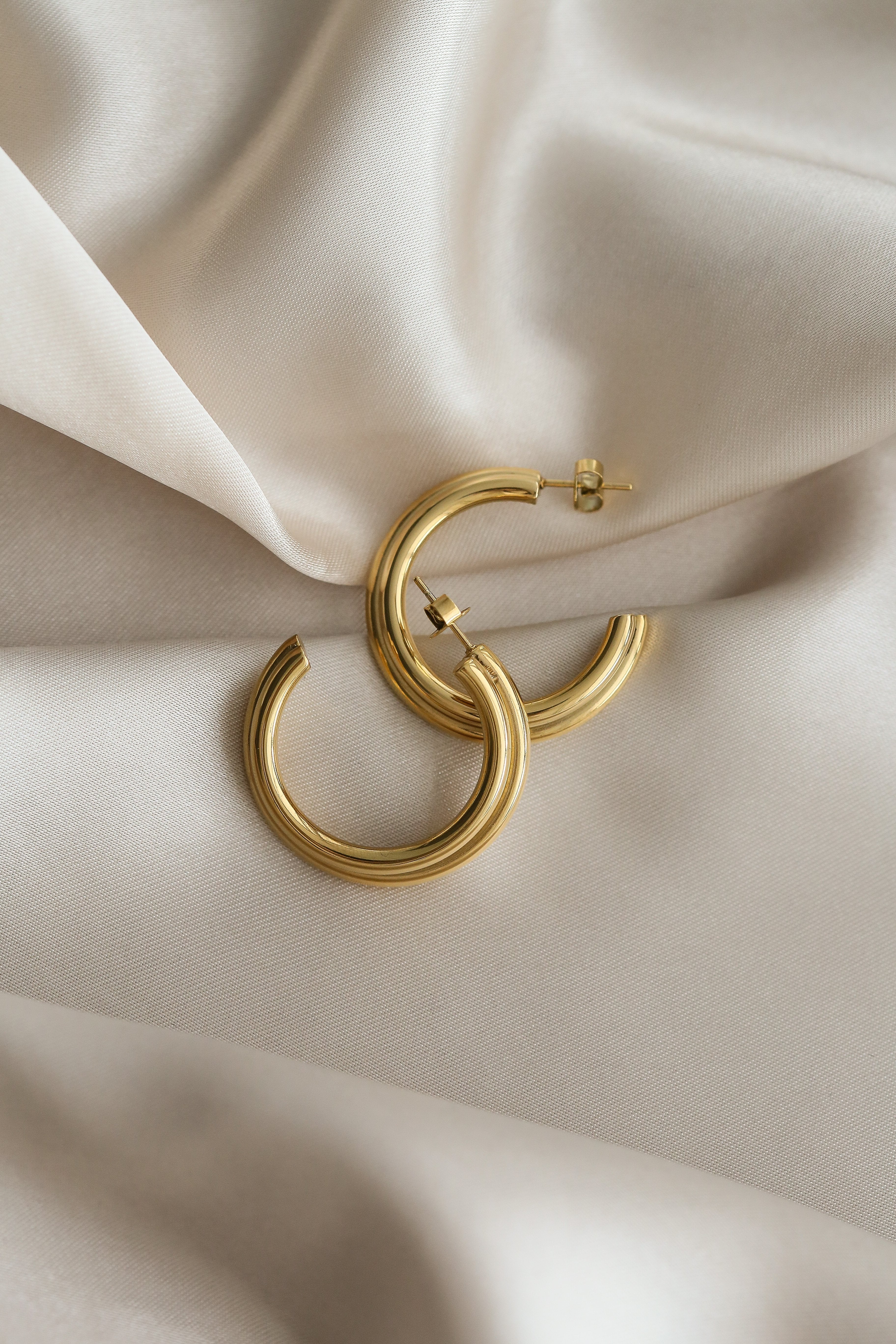 Donna Hoop Earrings - Boutique Minimaliste has waterproof, durable, elegant and vintage inspired jewelry