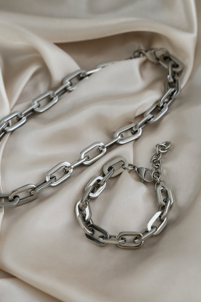 Emma Bracelet - Boutique Minimaliste has waterproof, durable, elegant and vintage inspired jewelry
