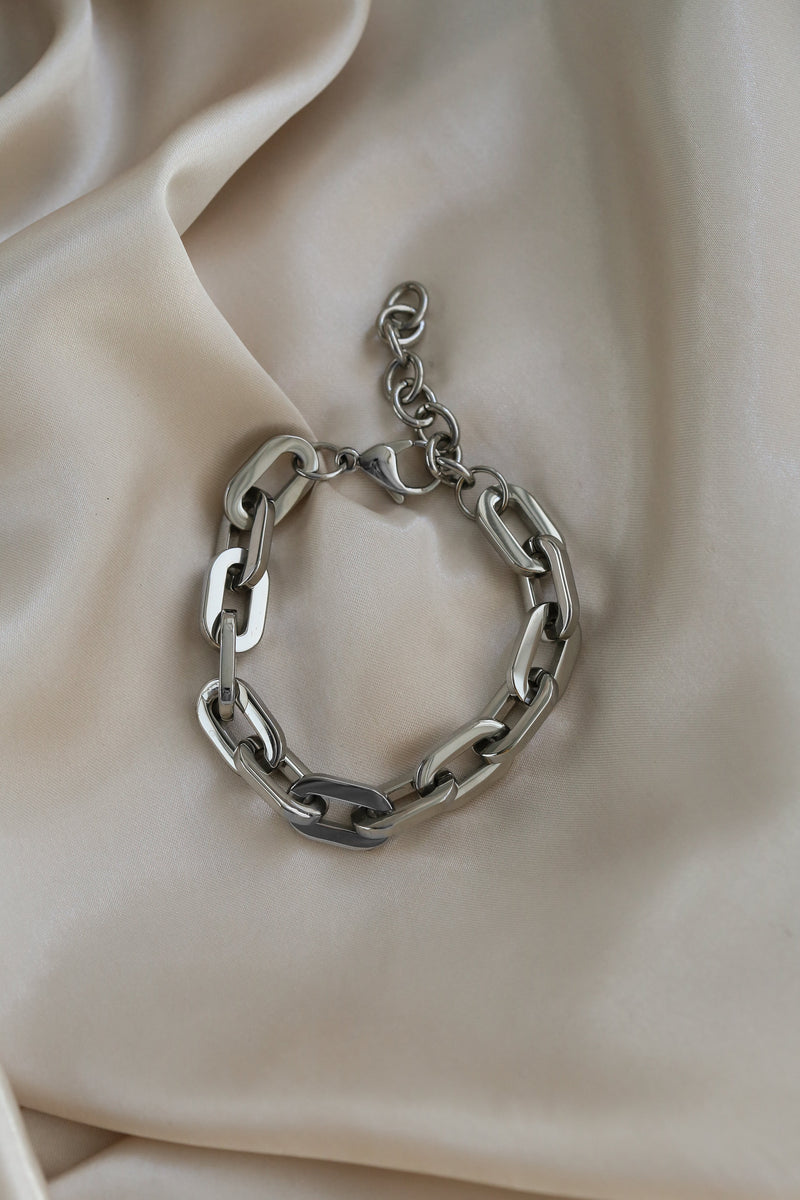 Emma Bracelet - Boutique Minimaliste has waterproof, durable, elegant and vintage inspired jewelry