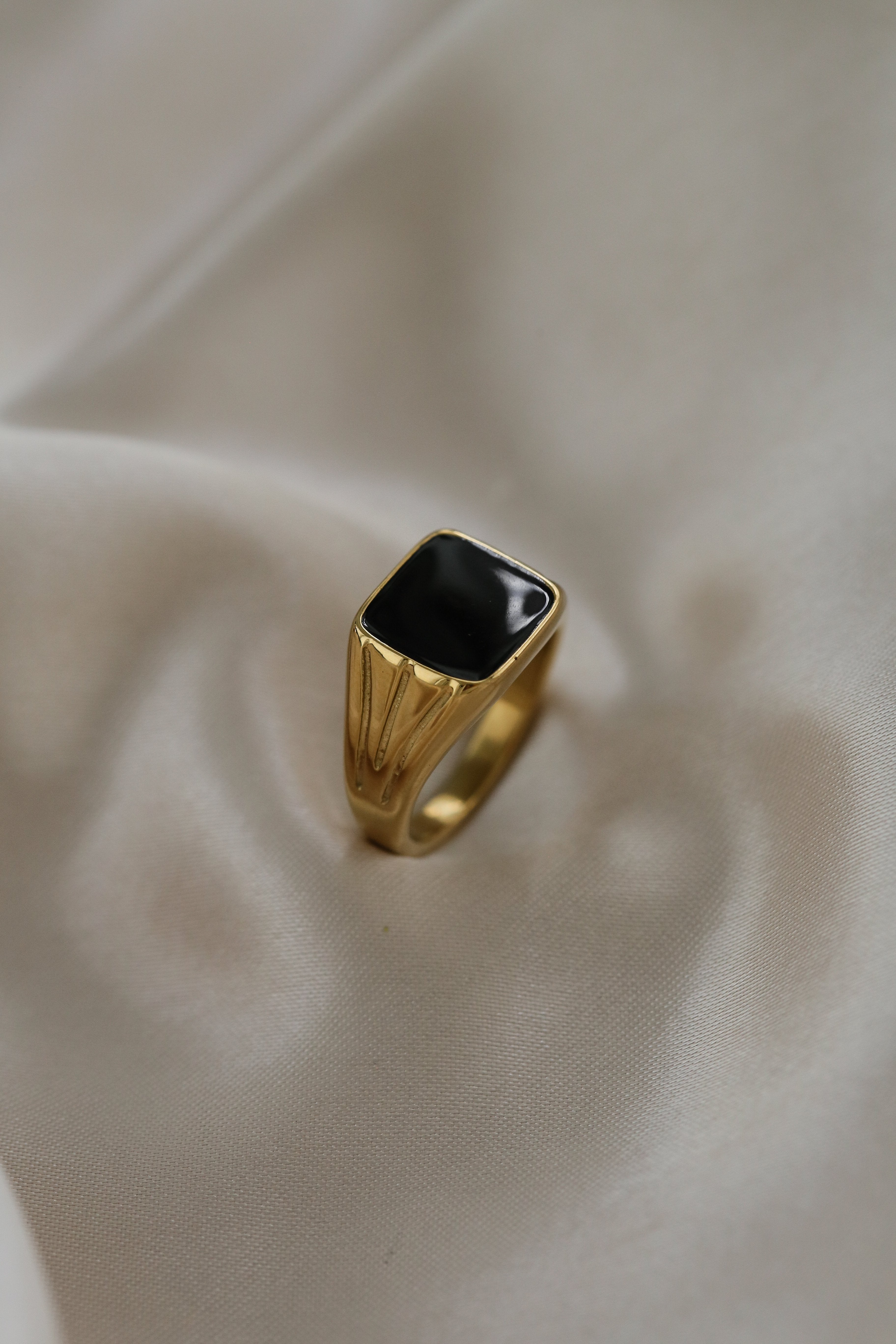 Enrica Ring - Boutique Minimaliste has waterproof, durable, elegant and vintage inspired jewelry