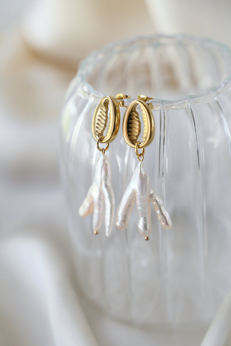 Febe Earrings - Boutique Minimaliste has waterproof, durable, elegant and vintage inspired jewelry