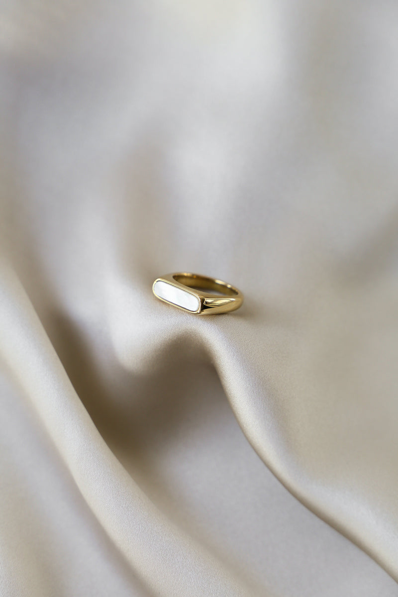 Felicia Ring - Boutique Minimaliste has waterproof, durable, elegant and vintage inspired jewelry