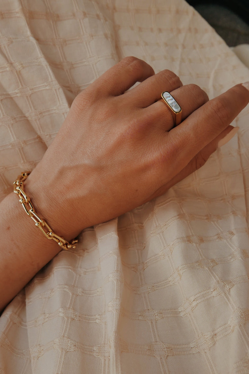 Felicia Ring - Boutique Minimaliste has waterproof, durable, elegant and vintage inspired jewelry