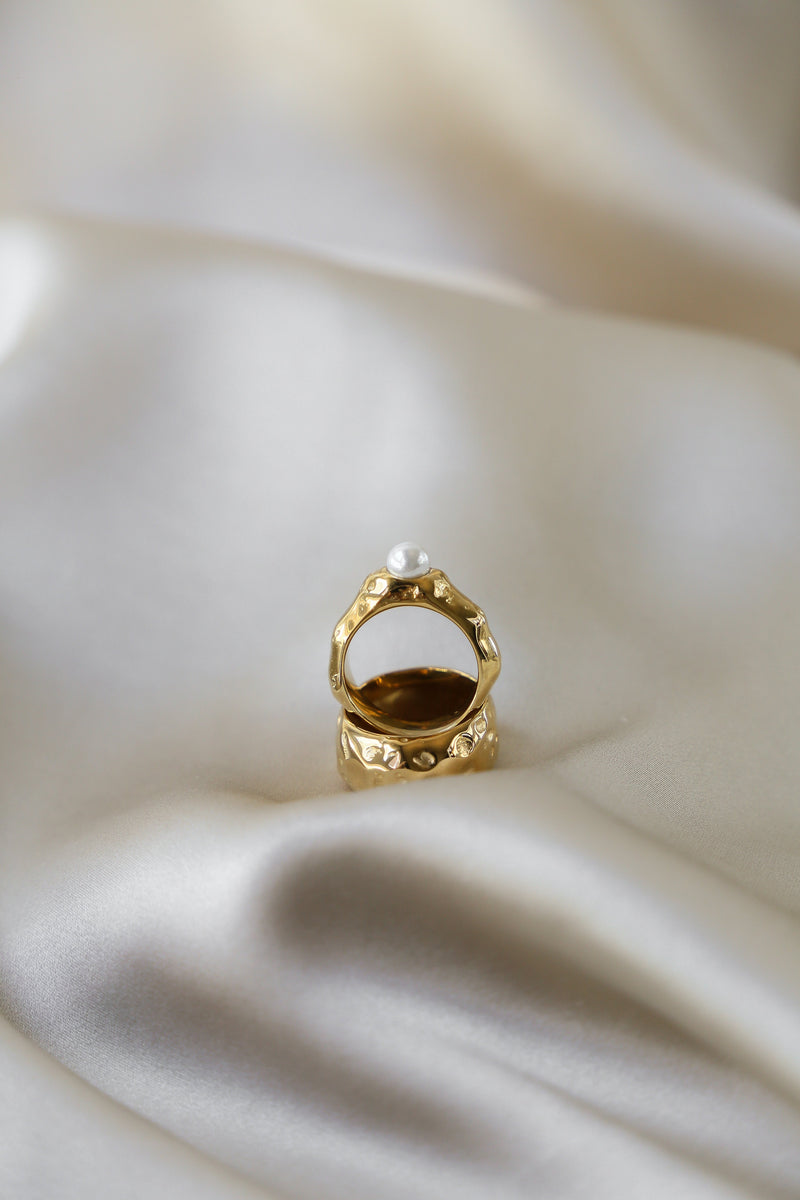 Filippa Ring - Boutique Minimaliste has waterproof, durable, elegant and vintage inspired jewelry