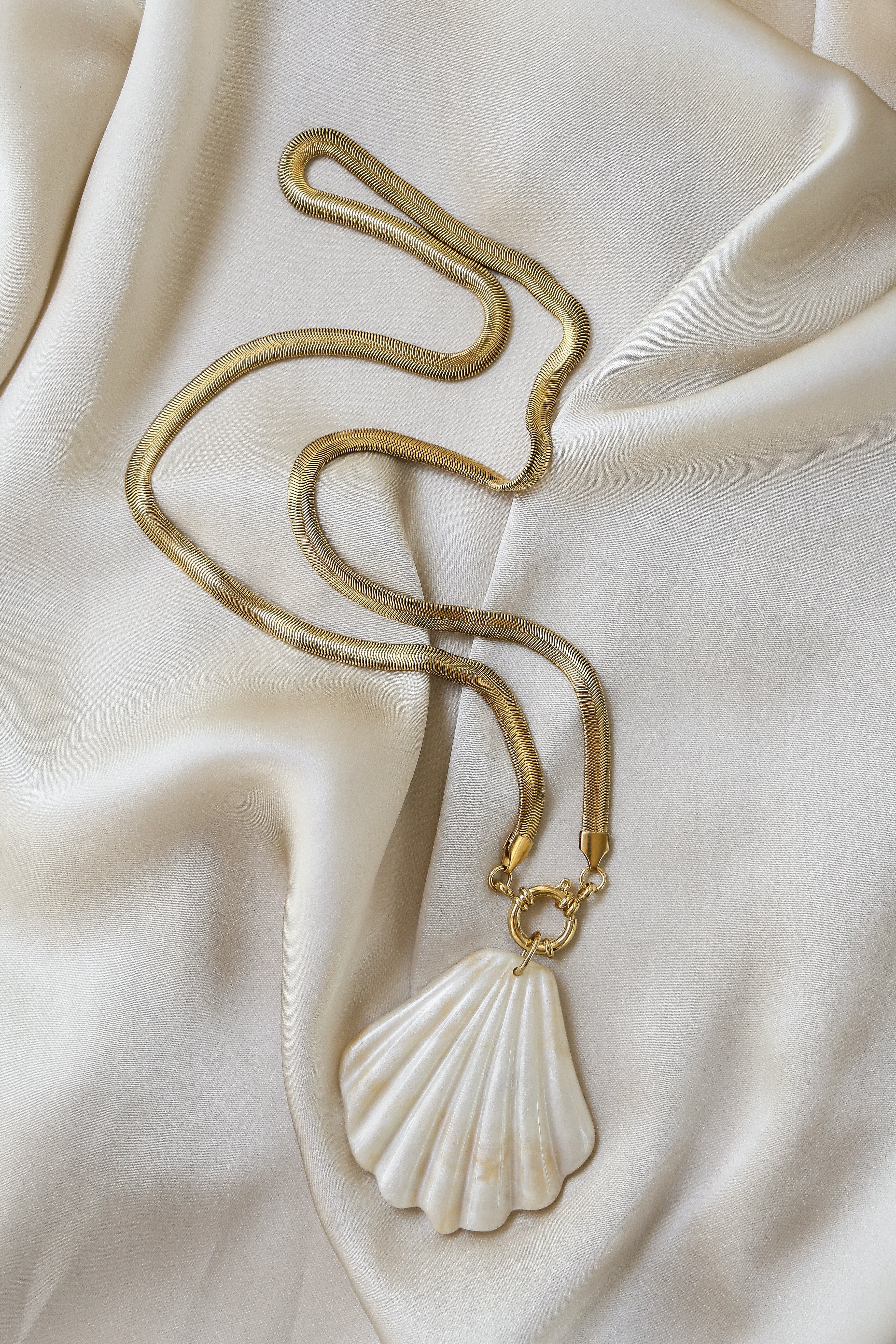 Francine Necklace - Boutique Minimaliste has waterproof, durable, elegant and vintage inspired jewelry