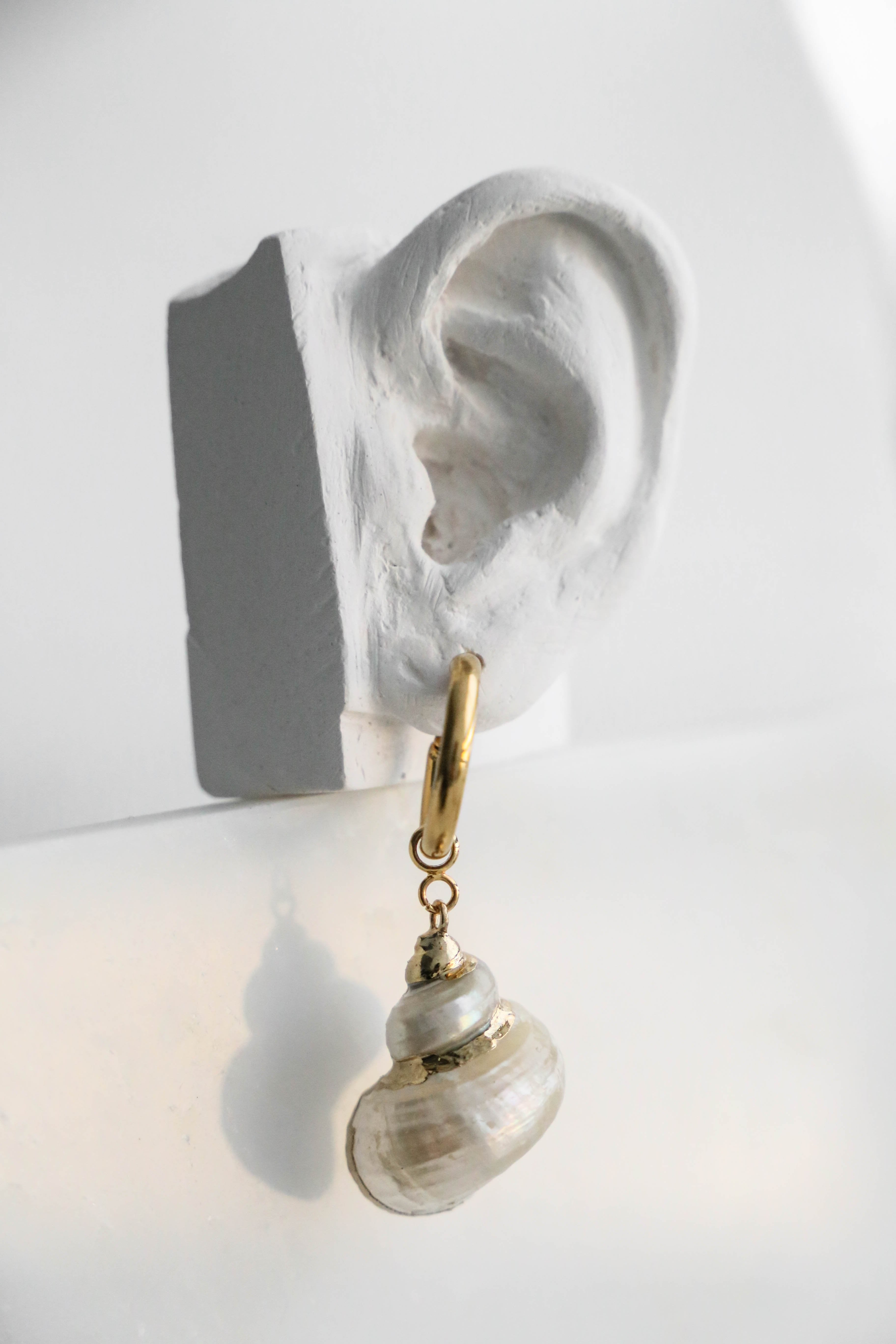 Frédérique Hoops - has waterproof, durable, elegant and vintage inspired jewelry