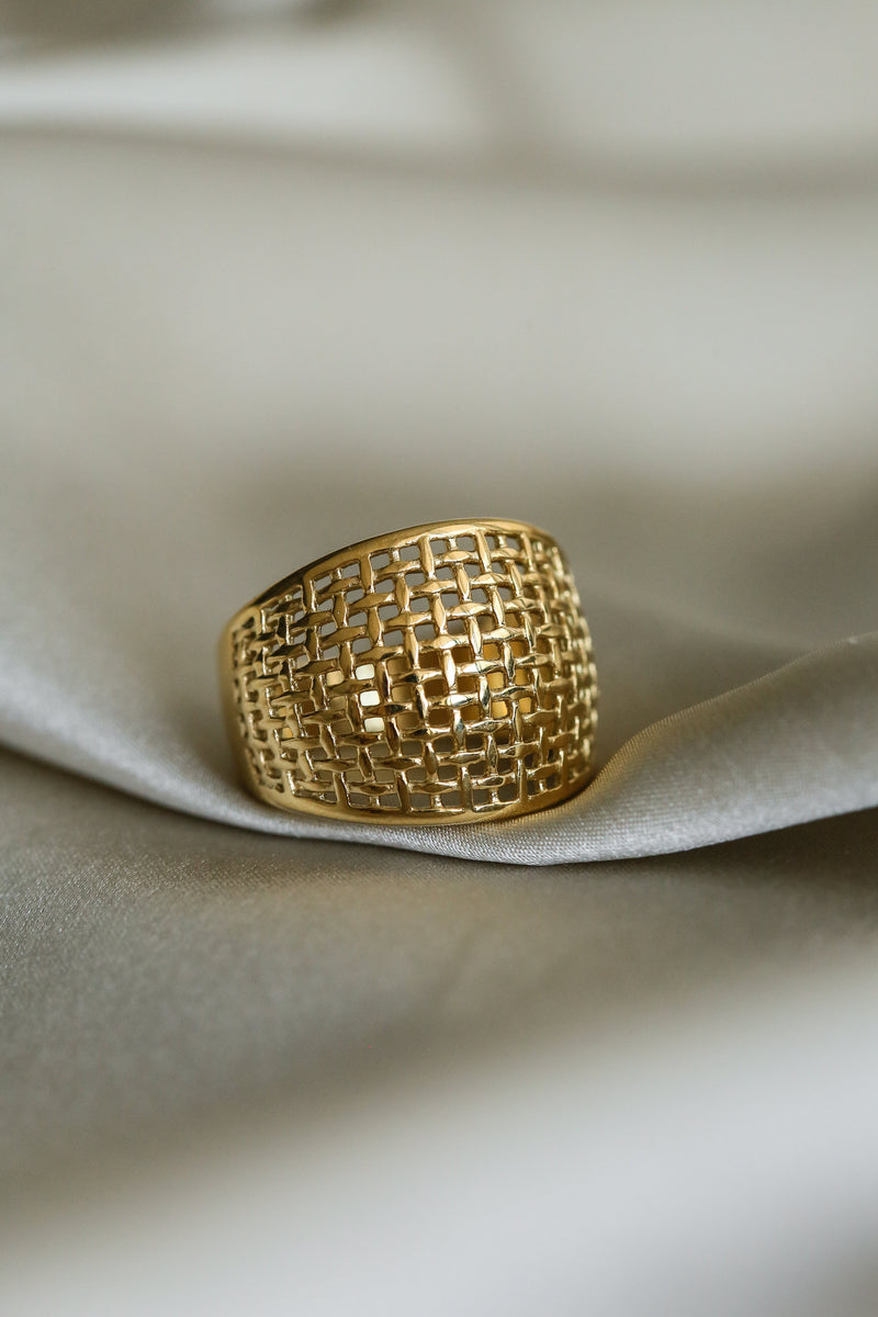 Georgia Ring - Boutique Minimaliste has waterproof, durable, elegant and vintage inspired jewelry