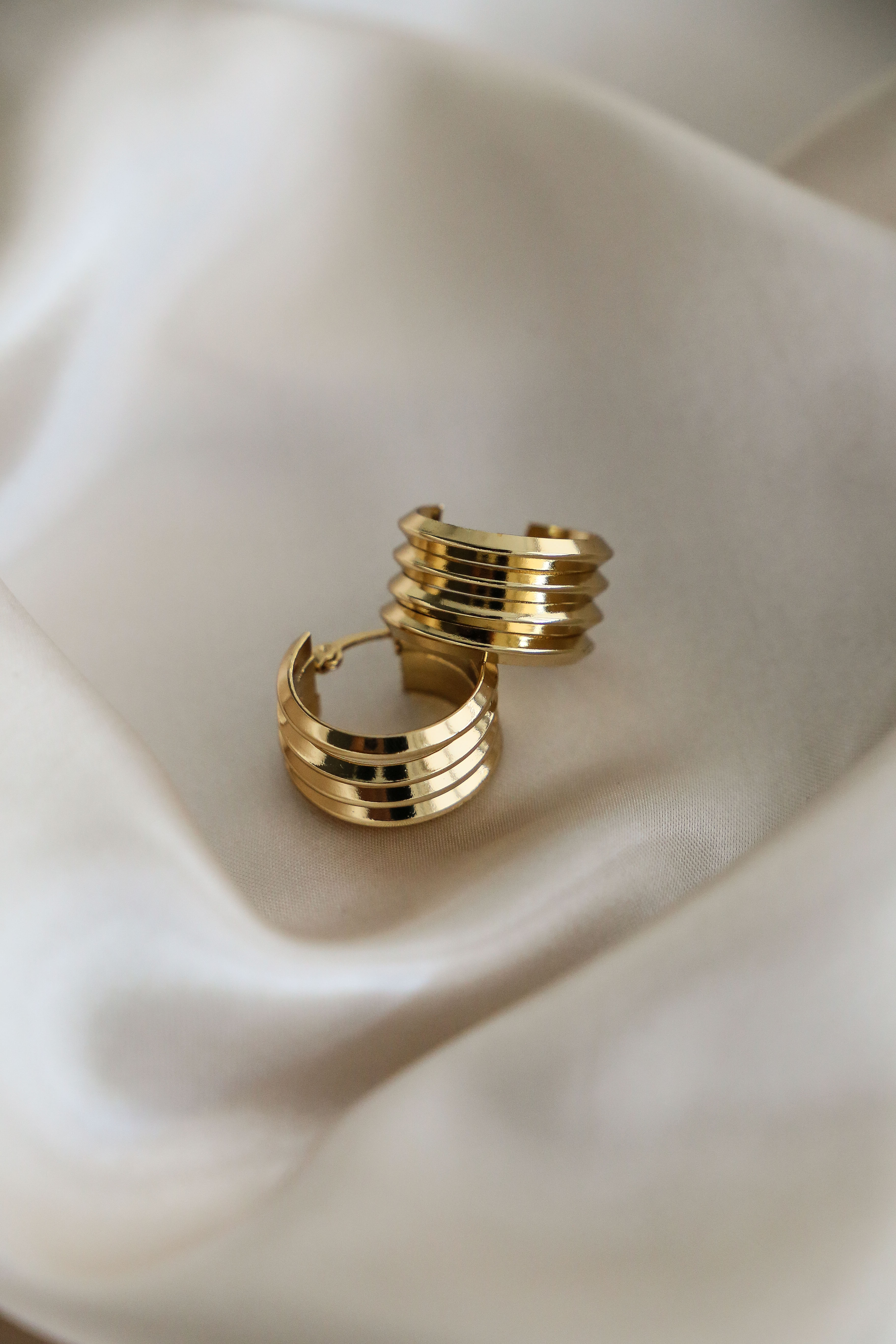 Giglio Hoop Earrings - Boutique Minimaliste has waterproof, durable, elegant and vintage inspired jewelry