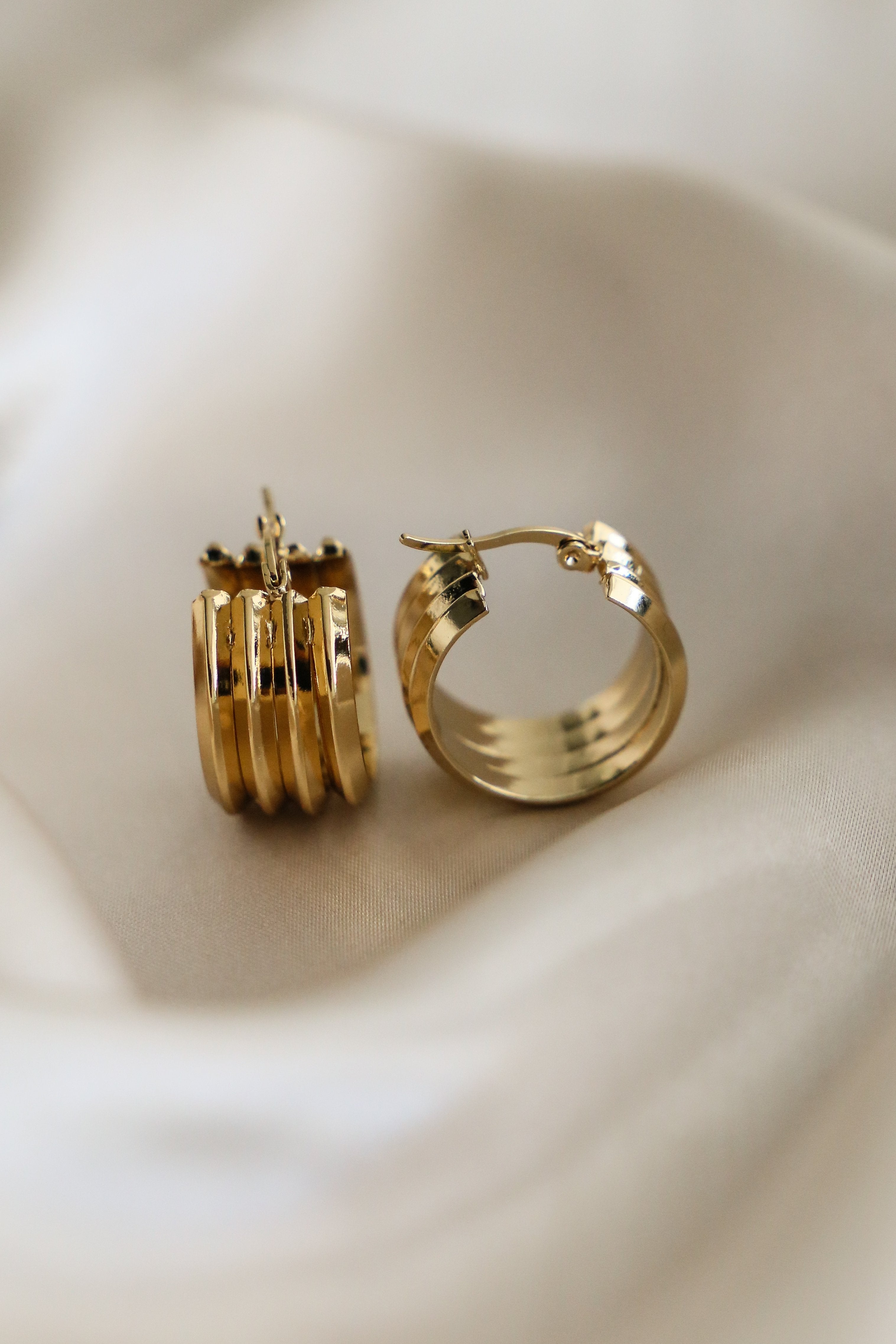 Giglio Hoop Earrings - Boutique Minimaliste has waterproof, durable, elegant and vintage inspired jewelry