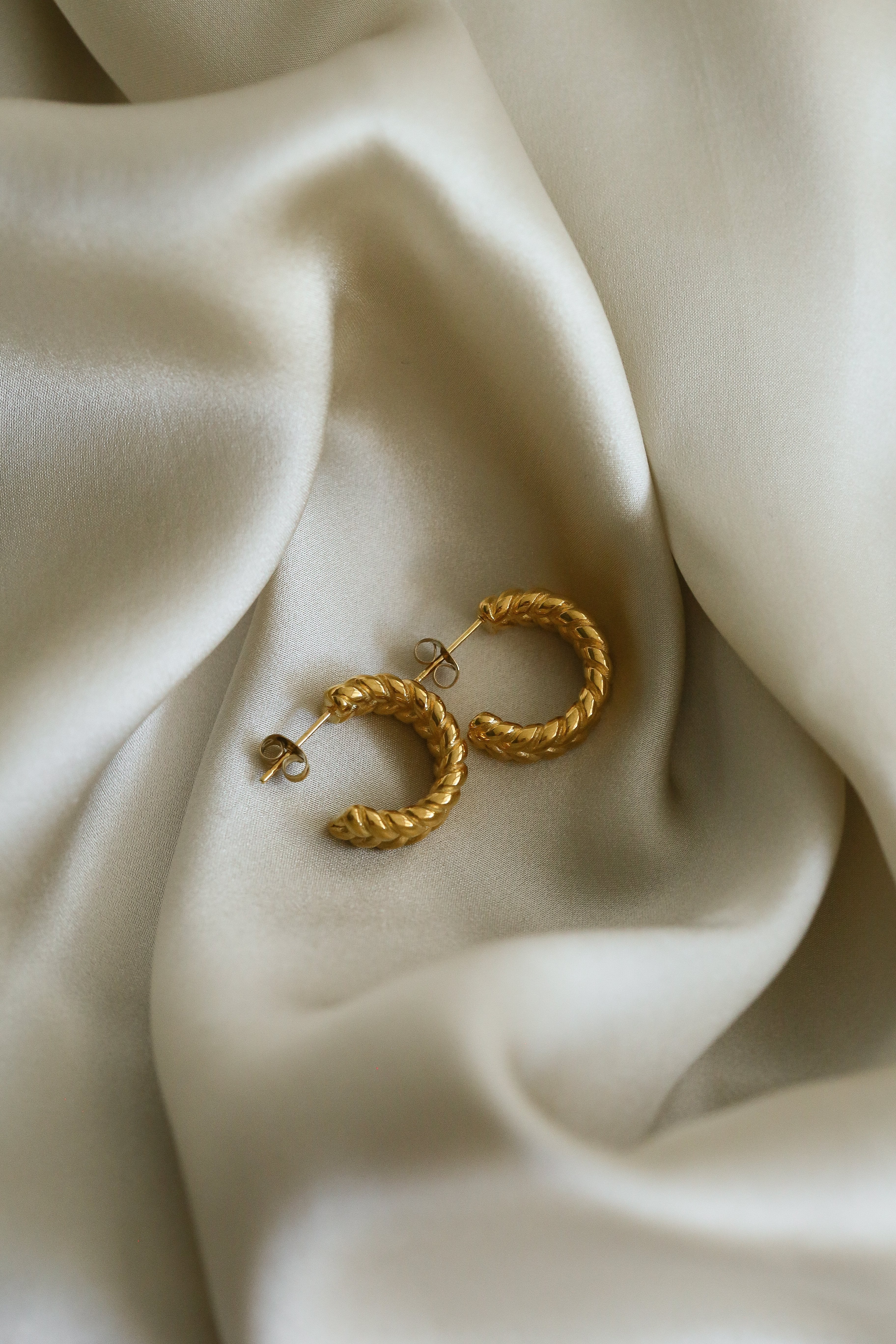 Giulia Hoop Earrings - Boutique Minimaliste has waterproof, durable, elegant and vintage inspired jewelry