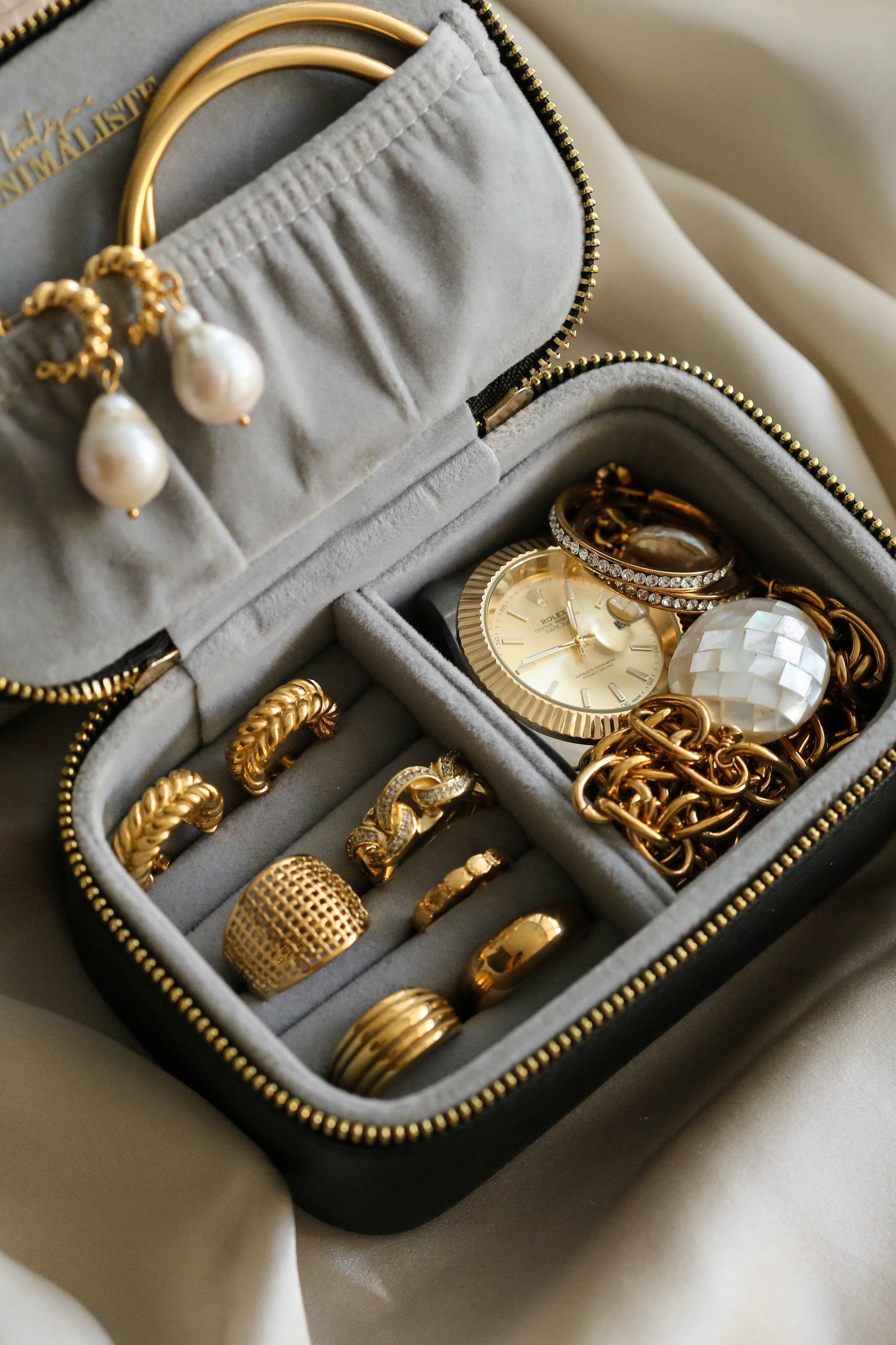 Greta Jewelry Travel Case - Boutique Minimaliste has waterproof, durable, elegant and vintage inspired jewelry