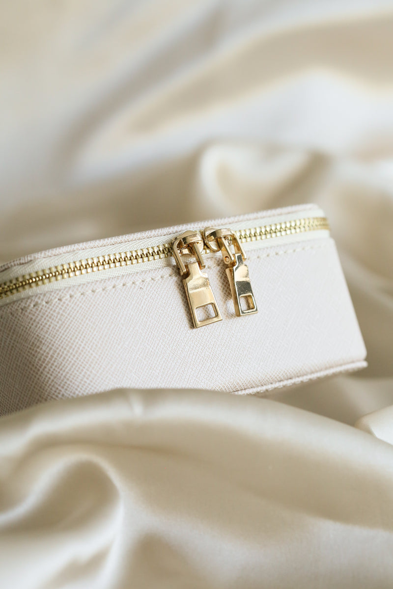 Greta Jewelry Travel Case - Boutique Minimaliste has waterproof, durable, elegant and vintage inspired jewelry