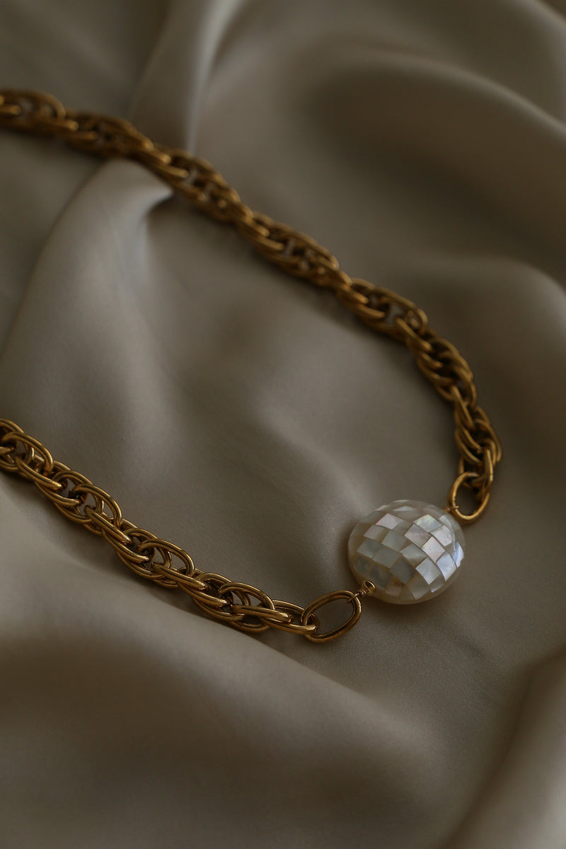 Gwyneth Necklace - Boutique Minimaliste has waterproof, durable, elegant and vintage inspired jewelry
