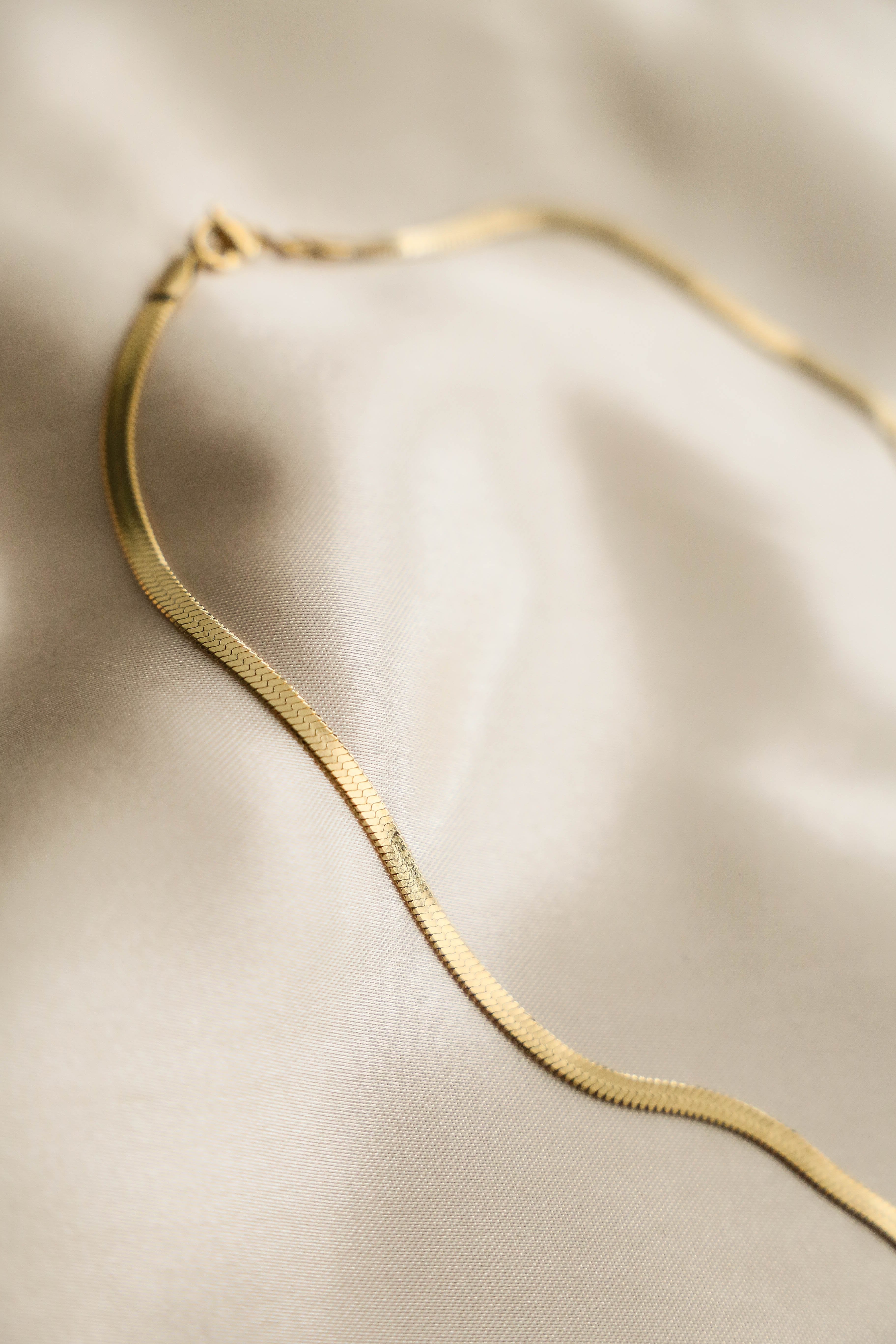 Harper Herringbone Necklace - Boutique Minimaliste has waterproof, durable, elegant and vintage inspired jewelry