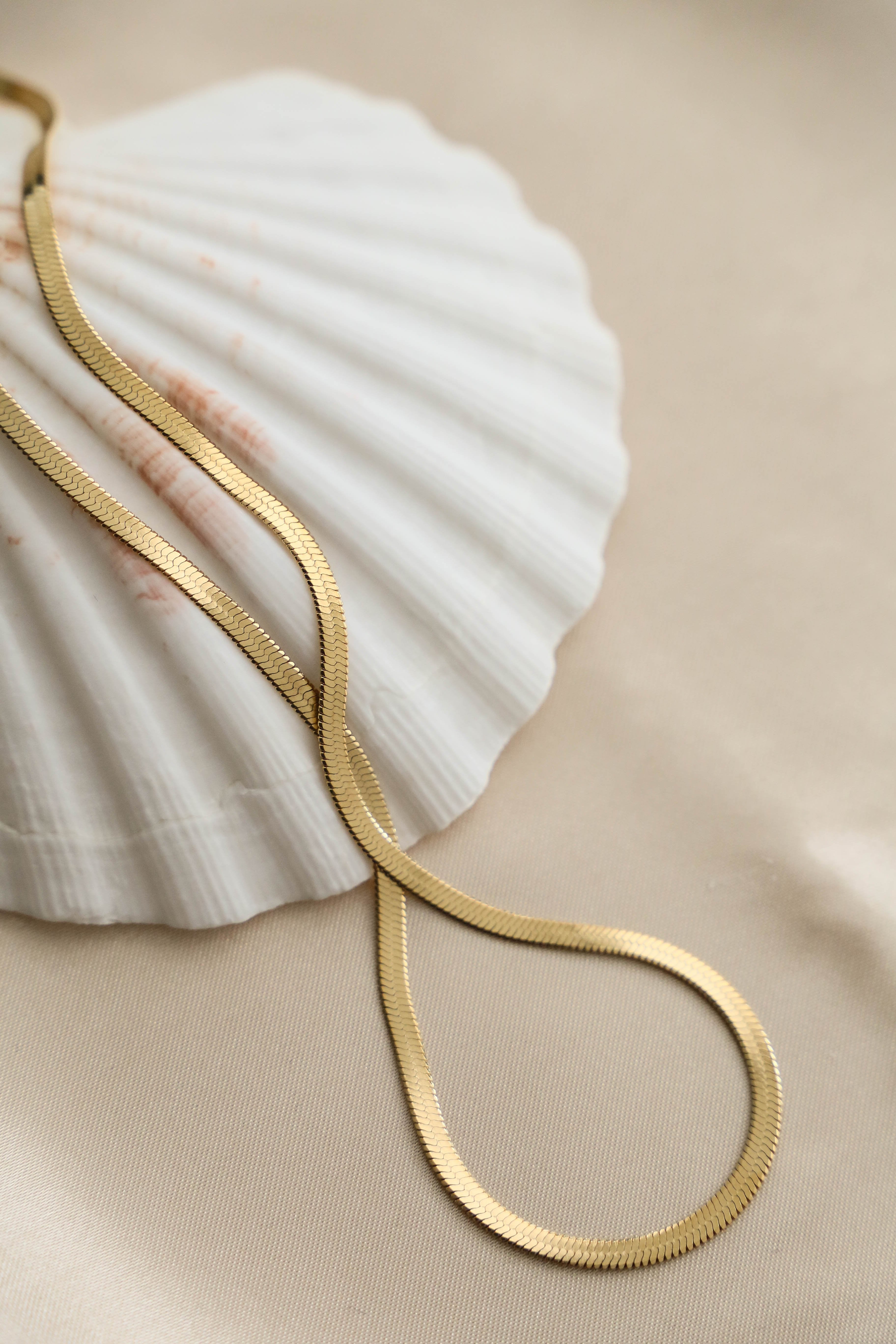 Harper Herringbone Necklace - Boutique Minimaliste has waterproof, durable, elegant and vintage inspired jewelry