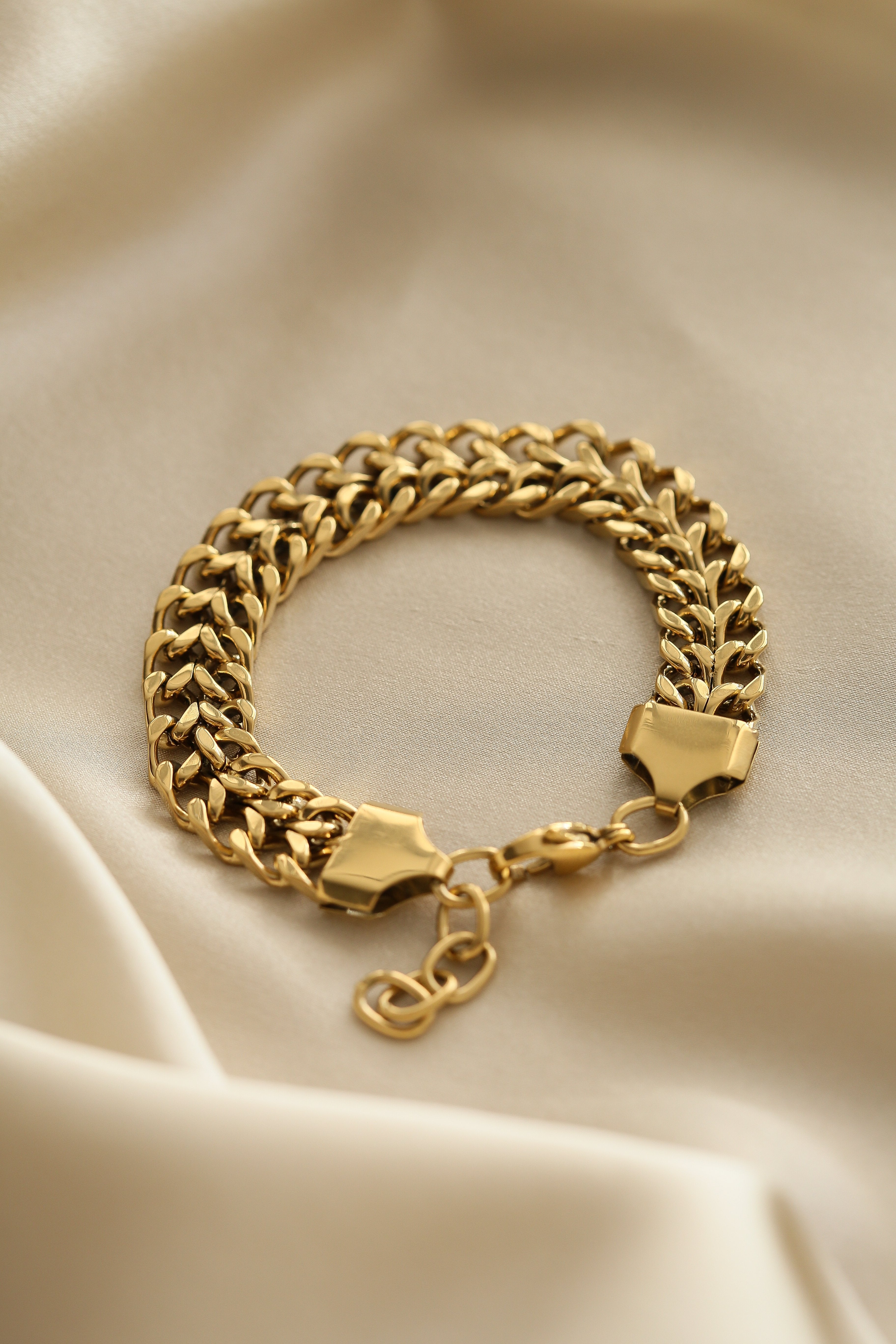 Harriet Bracelet - Boutique Minimaliste has waterproof, durable, elegant and vintage inspired jewelry