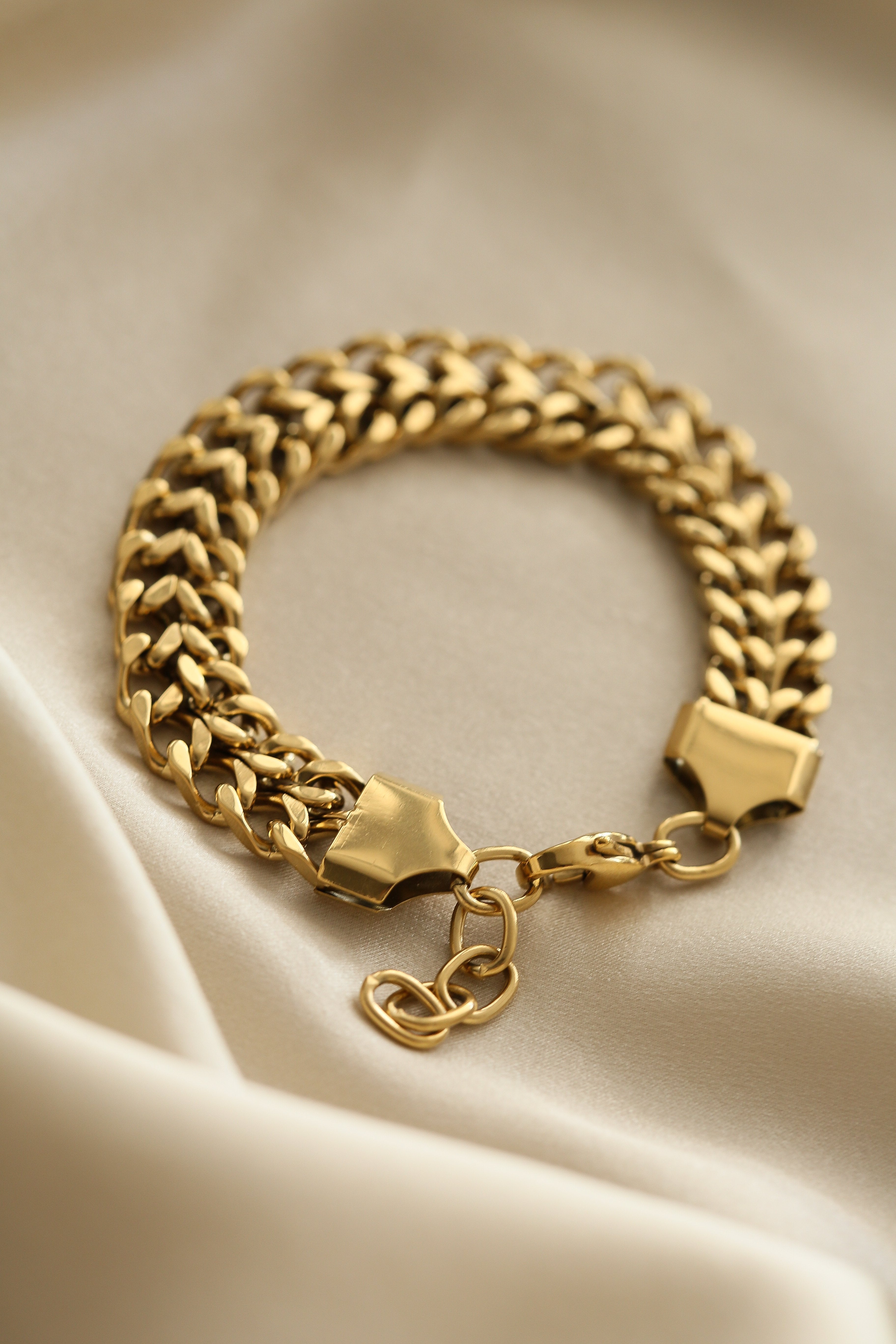 Harriet Bracelet - Boutique Minimaliste has waterproof, durable, elegant and vintage inspired jewelry