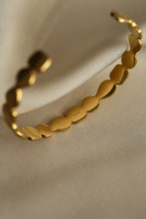 Hedvig Cuff - Boutique Minimaliste has waterproof, durable, elegant and vintage inspired jewelry