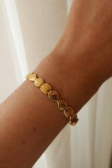 Hedvig Cuff - Boutique Minimaliste has waterproof, durable, elegant and vintage inspired jewelry