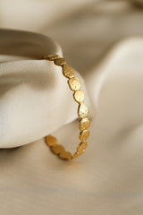 Hedvig Cuff - Boutique Minimaliste has waterproof, durable, elegant and vintage inspired jewelry