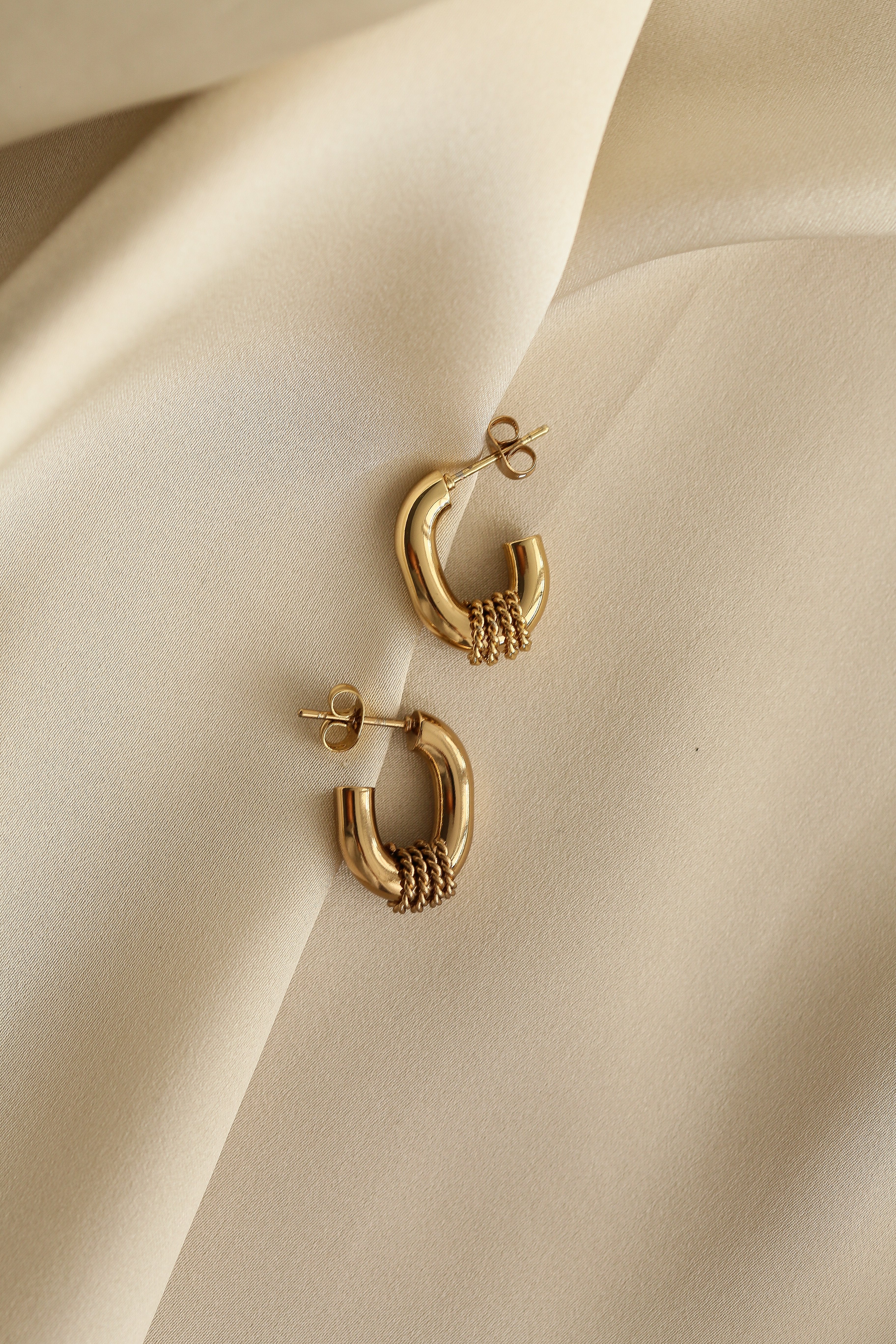 Heloise Hoop Earrings - Boutique Minimaliste has waterproof, durable, elegant and vintage inspired jewelry