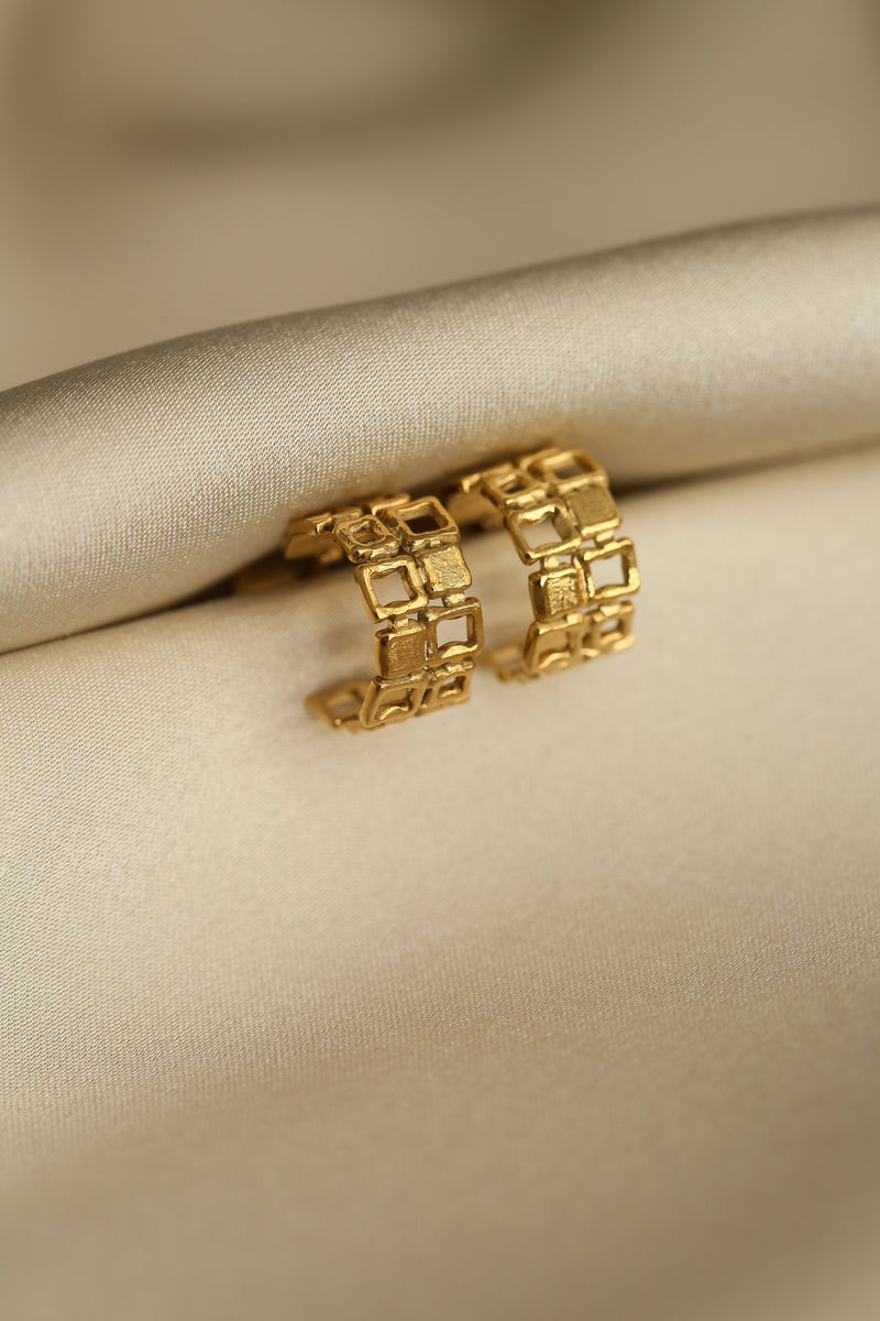 Hilton Huggies - Boutique Minimaliste has waterproof, durable, elegant and vintage inspired jewelry